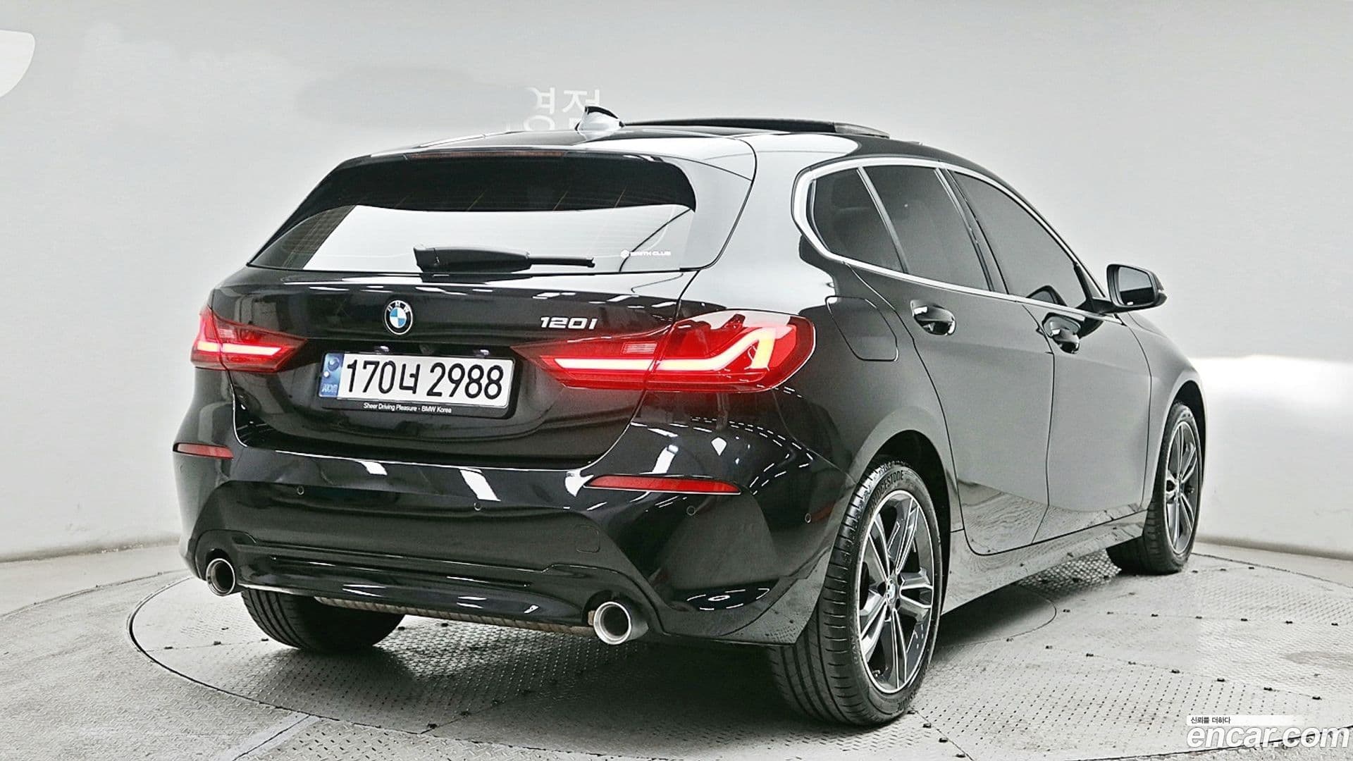 Main__Slider__Photo:1-Series BMW 2022.0-1