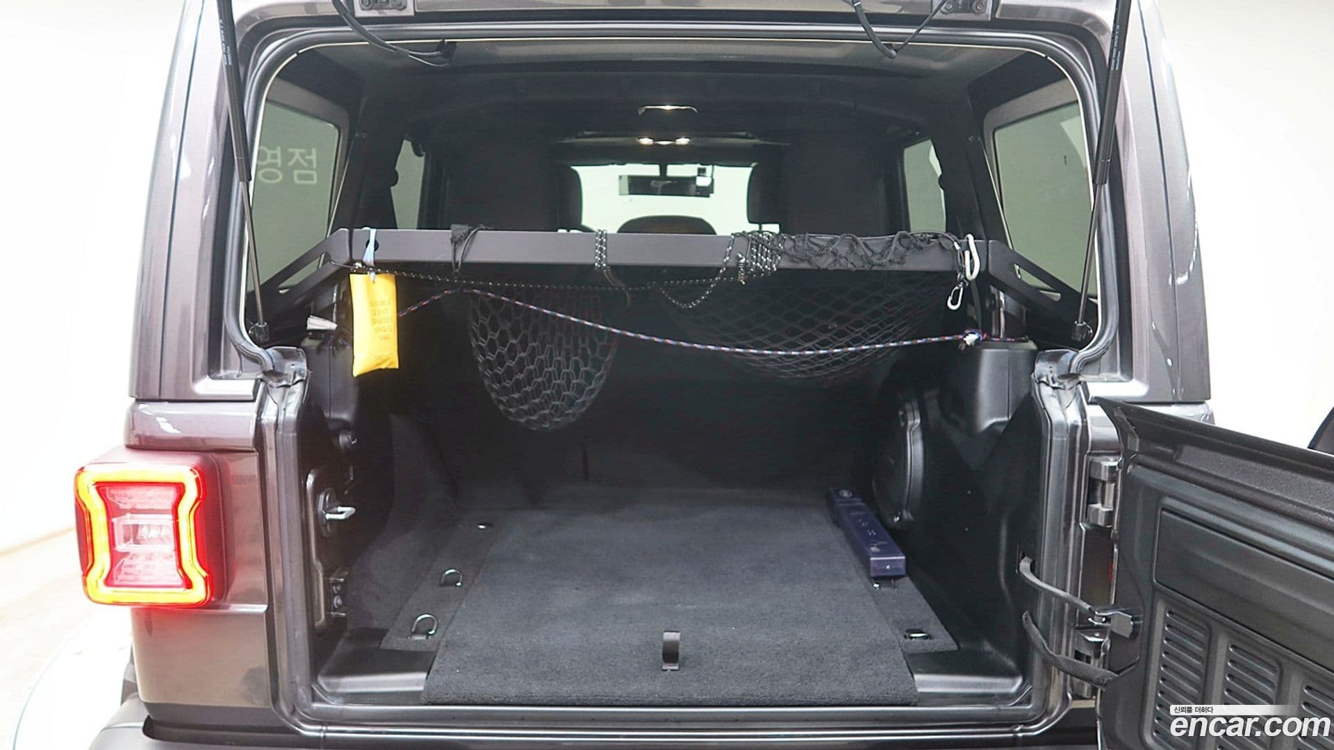 Main__Slider__Photo:Wrangler Jeep 2021.1-9