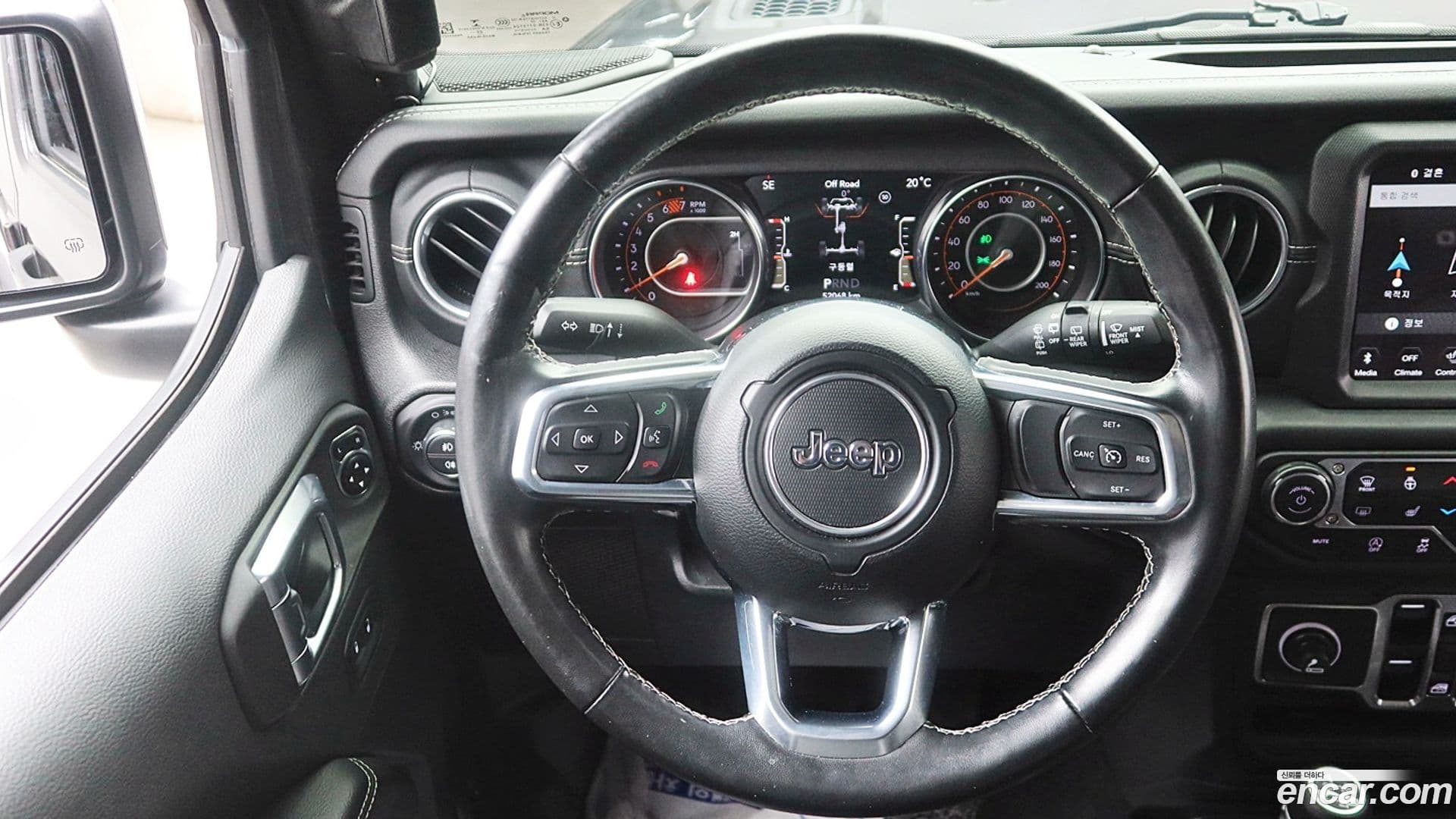 Main__Slider__Photo:Wrangler Jeep 2021.1-17