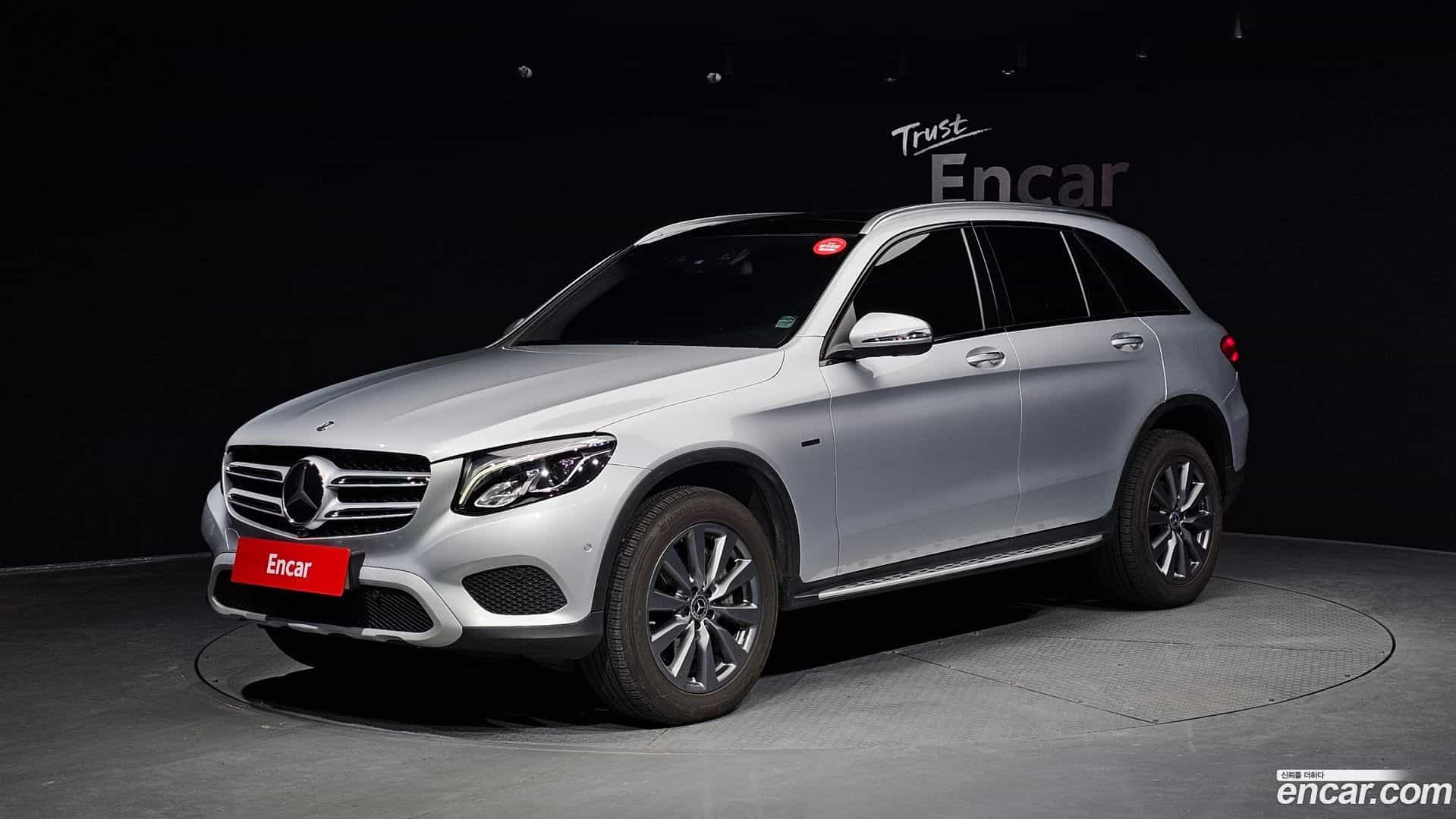 GLC-Class Mercedes-Benz 2018.10-OUTER-001