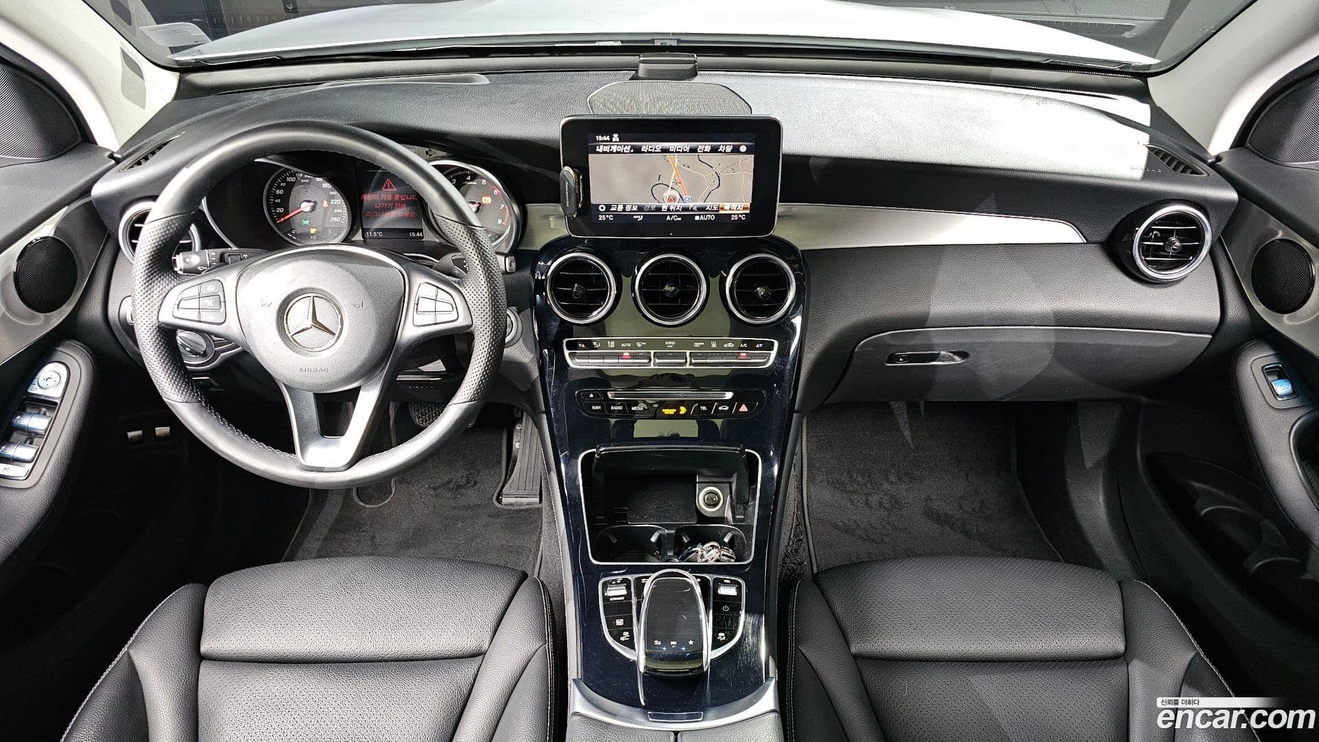Main__Slider__Photo:GLC-Class Mercedes-Benz 2018.10-6