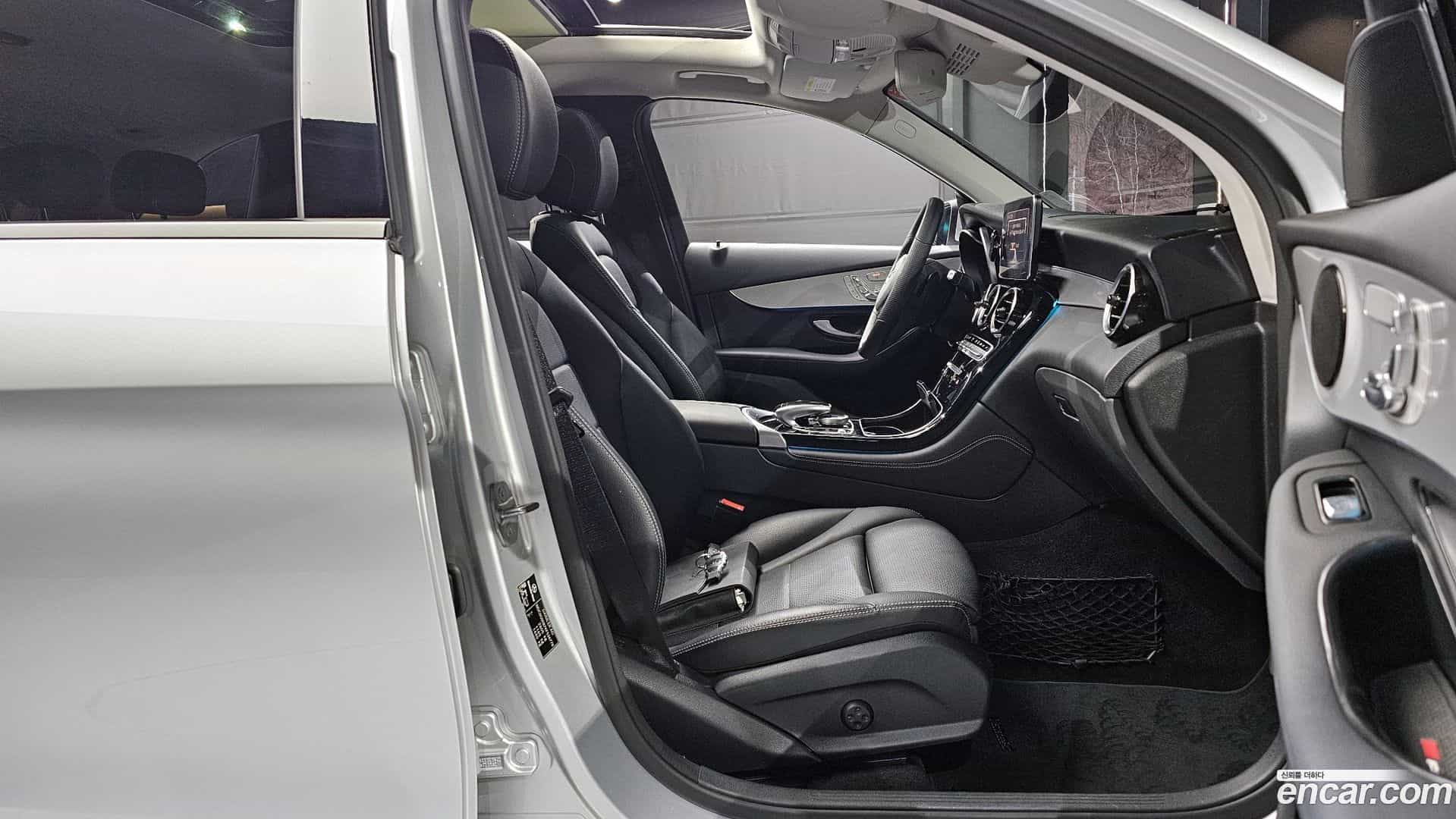 GLC-Class Mercedes-Benz 2018.10-OPTION-015