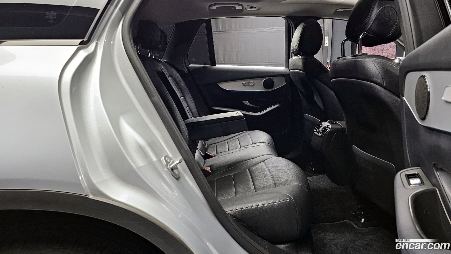 Main__Slider__Photo:GLC-Class Mercedes-Benz 2018.10-11