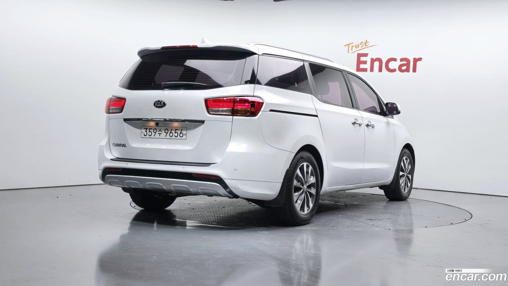 Main__Slider__Photo:Canival Kia 2018.3-1