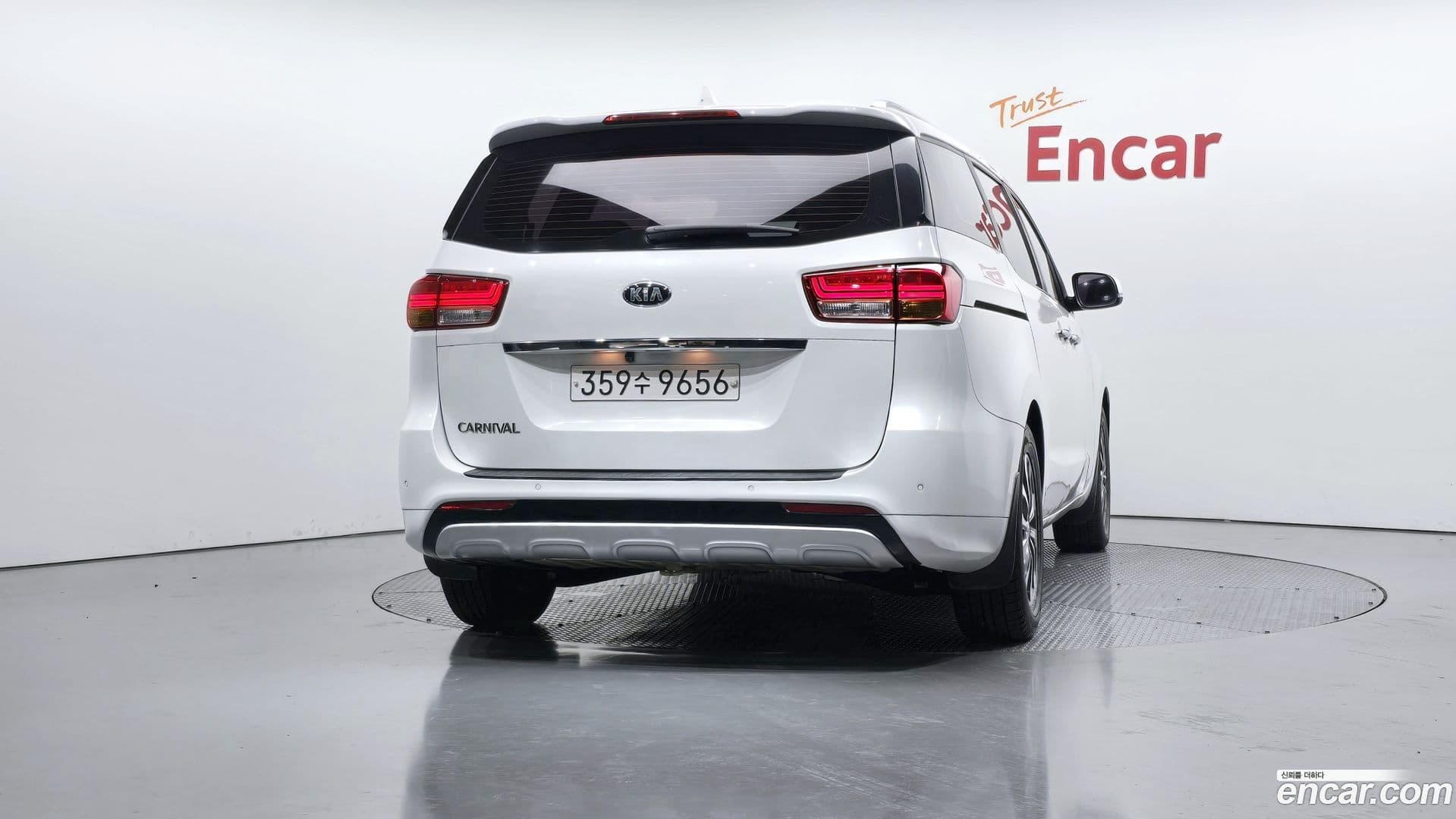 Main__Slider__Photo:Canival Kia 2018.3-3