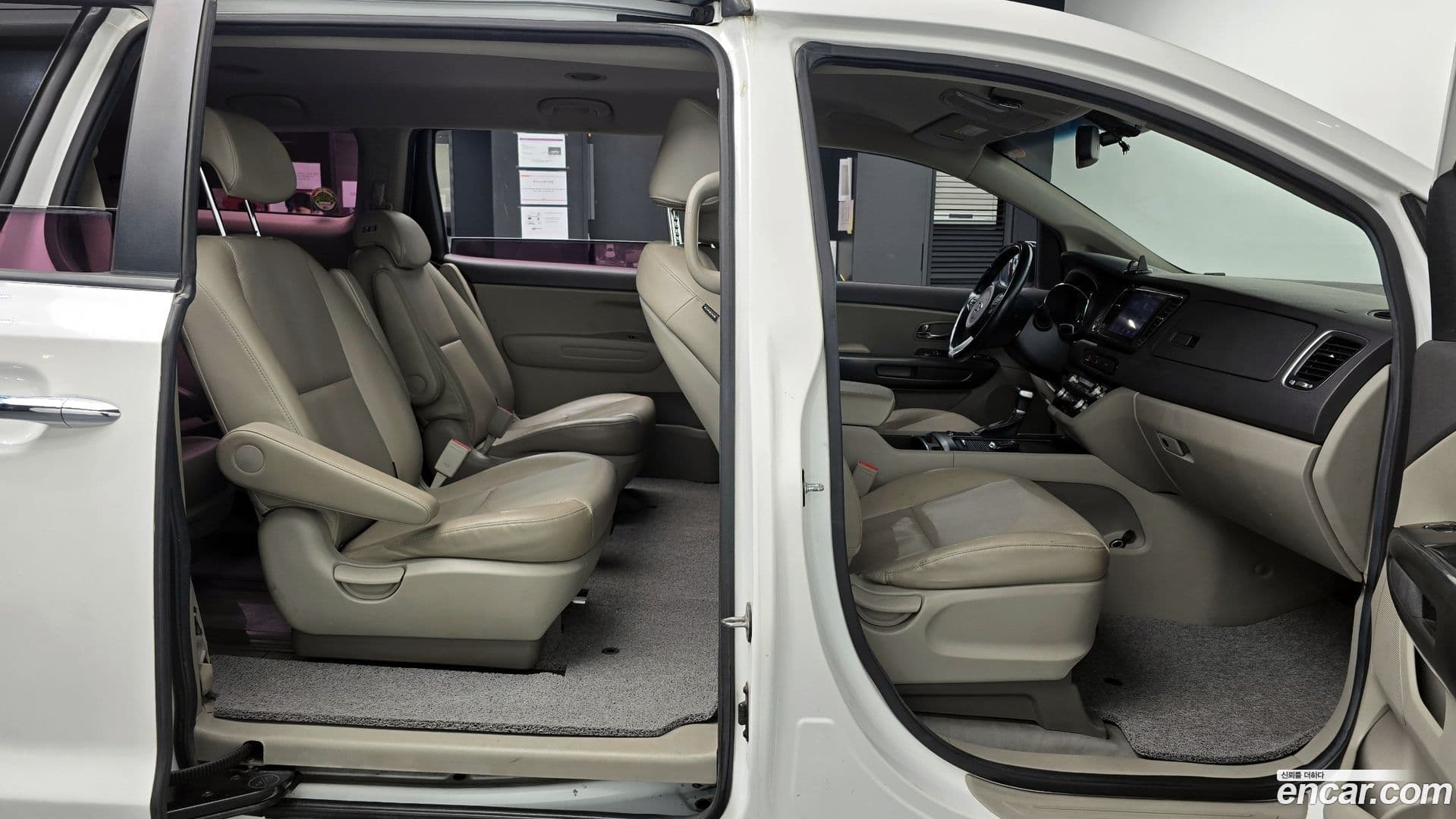 Main__Slider__Photo:Canival Kia 2018.3-9