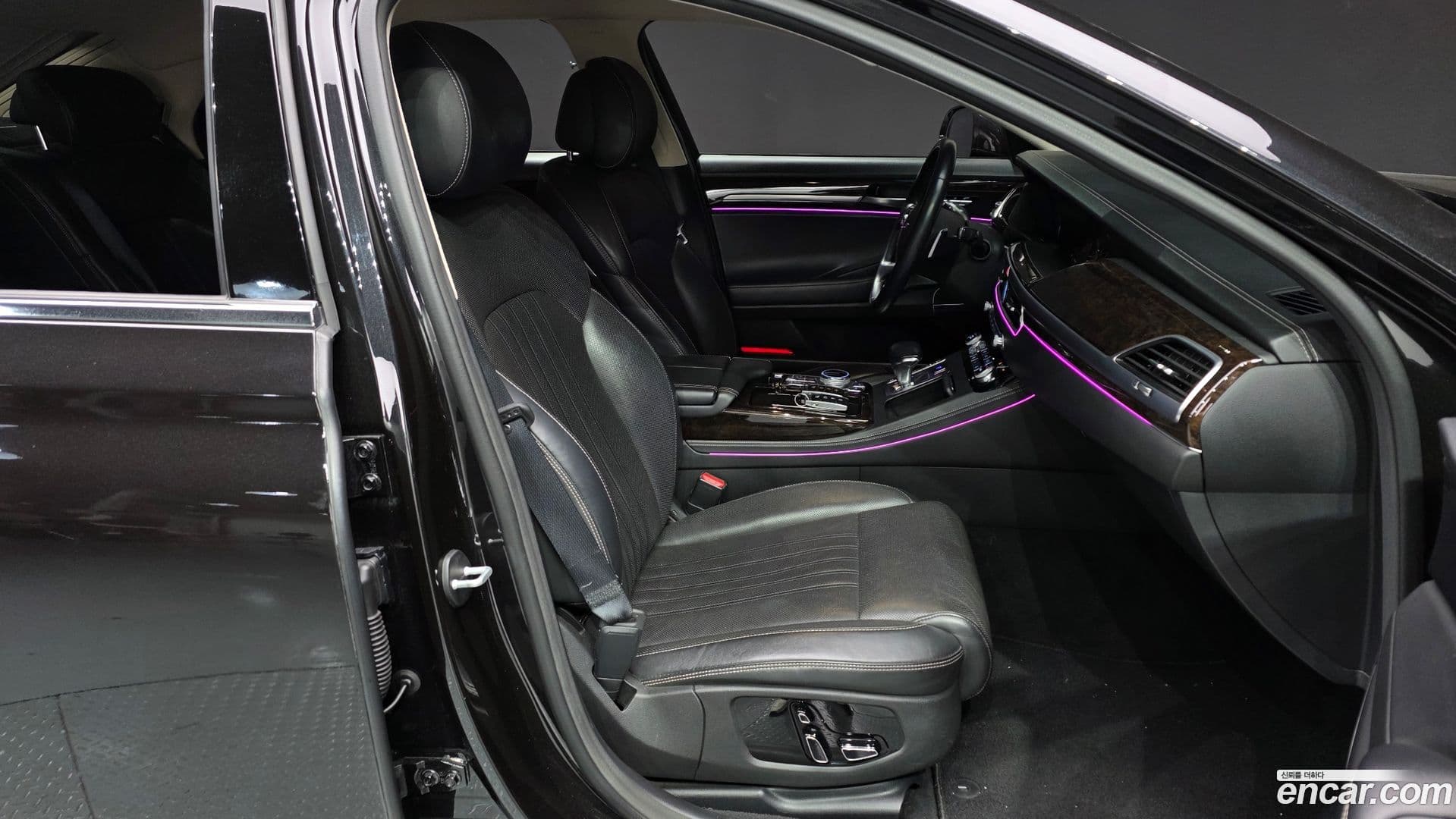 Main__Slider__Photo:G90 Genesis 2019.3-9