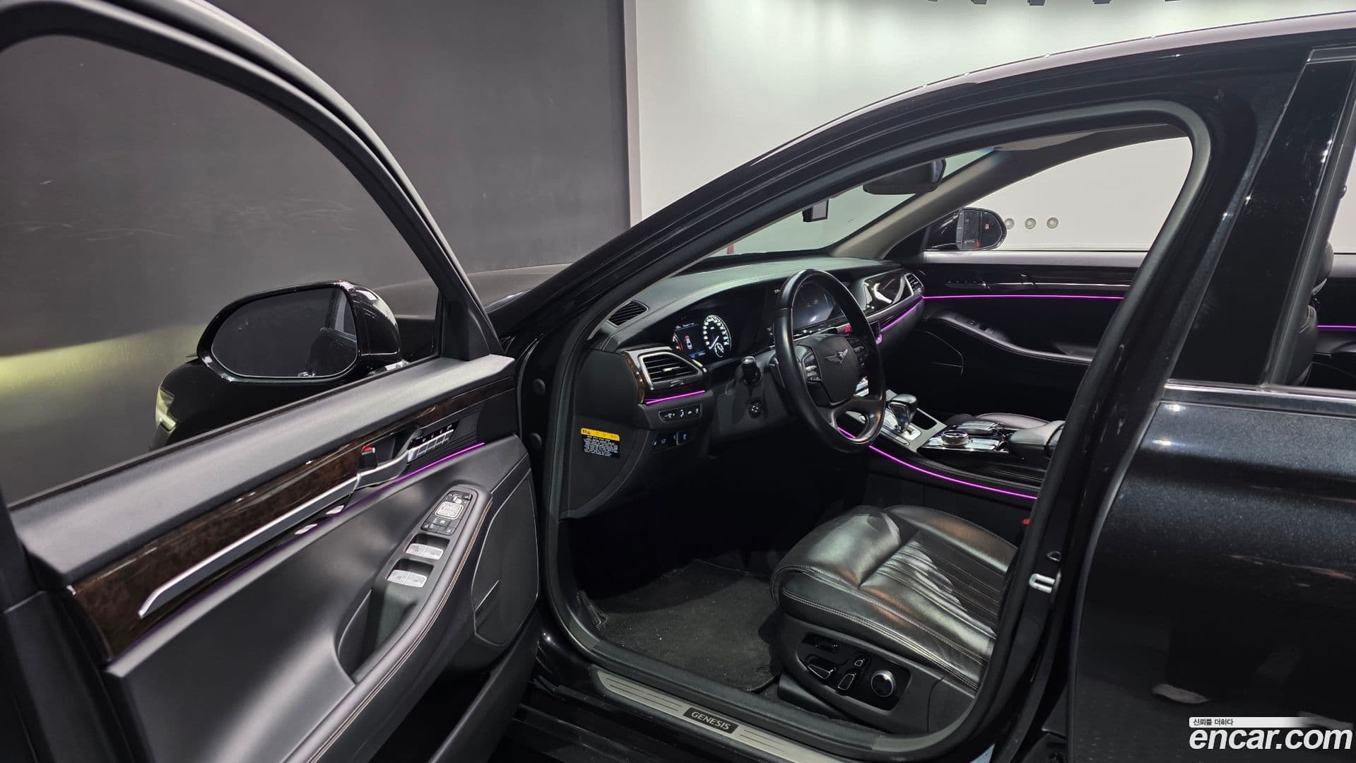 Main__Slider__Photo:G90 Genesis 2019.3-10