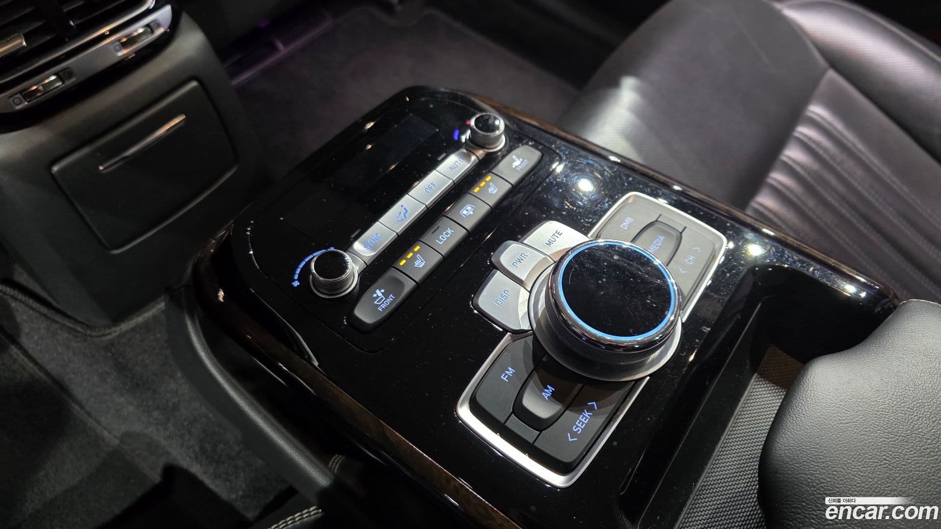 Main__Slider__Photo:G90 Genesis 2019.3-18