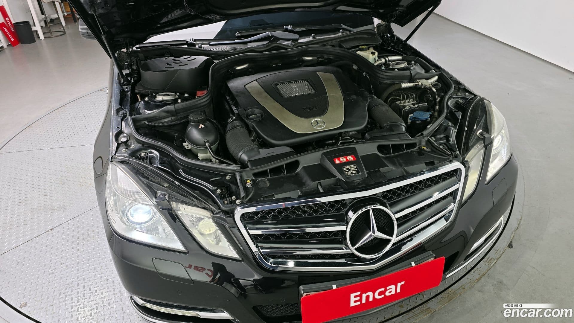 Main__Slider__Photo:E-Class Mercedes-Benz 2011.3-5