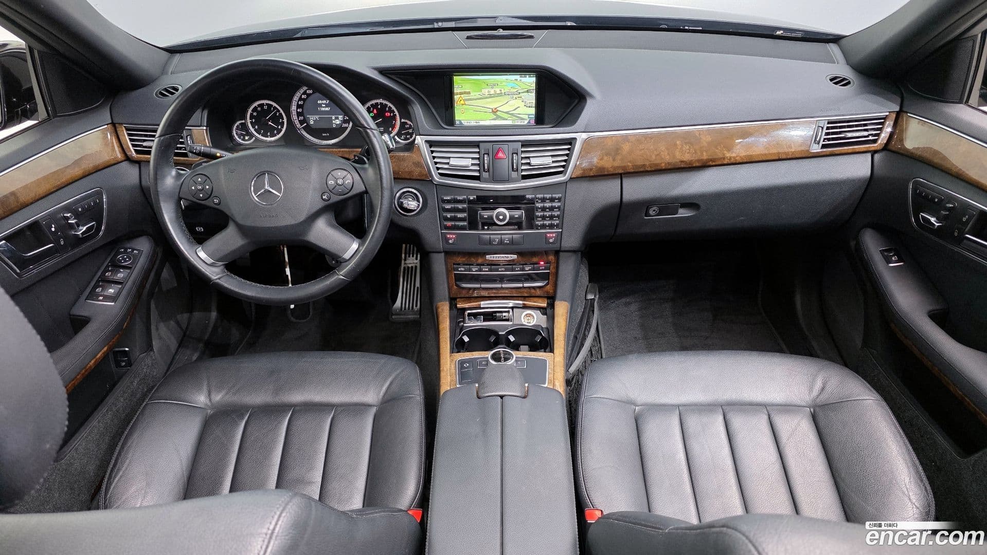 Main__Slider__Photo:E-Class Mercedes-Benz 2011.3-6