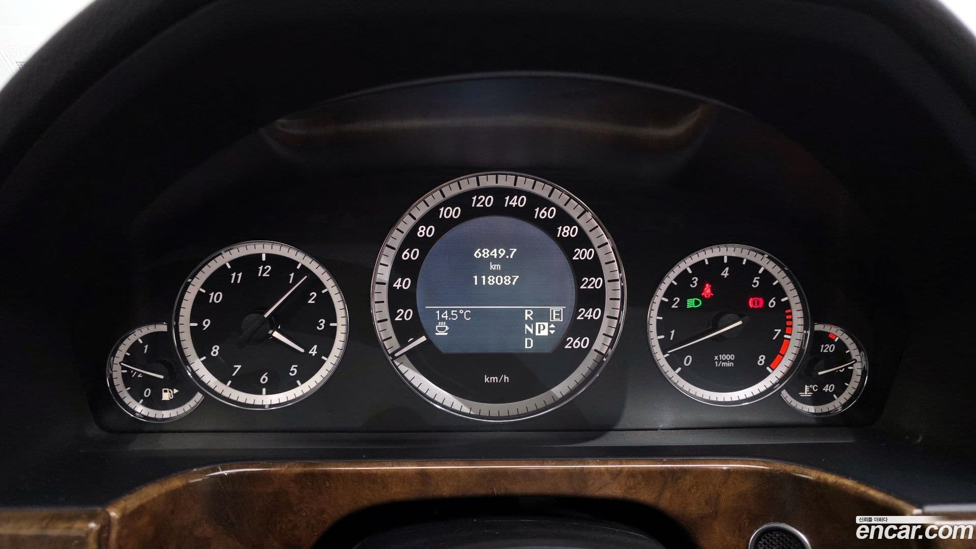 Main__Slider__Photo:E-Class Mercedes-Benz 2011.3-7