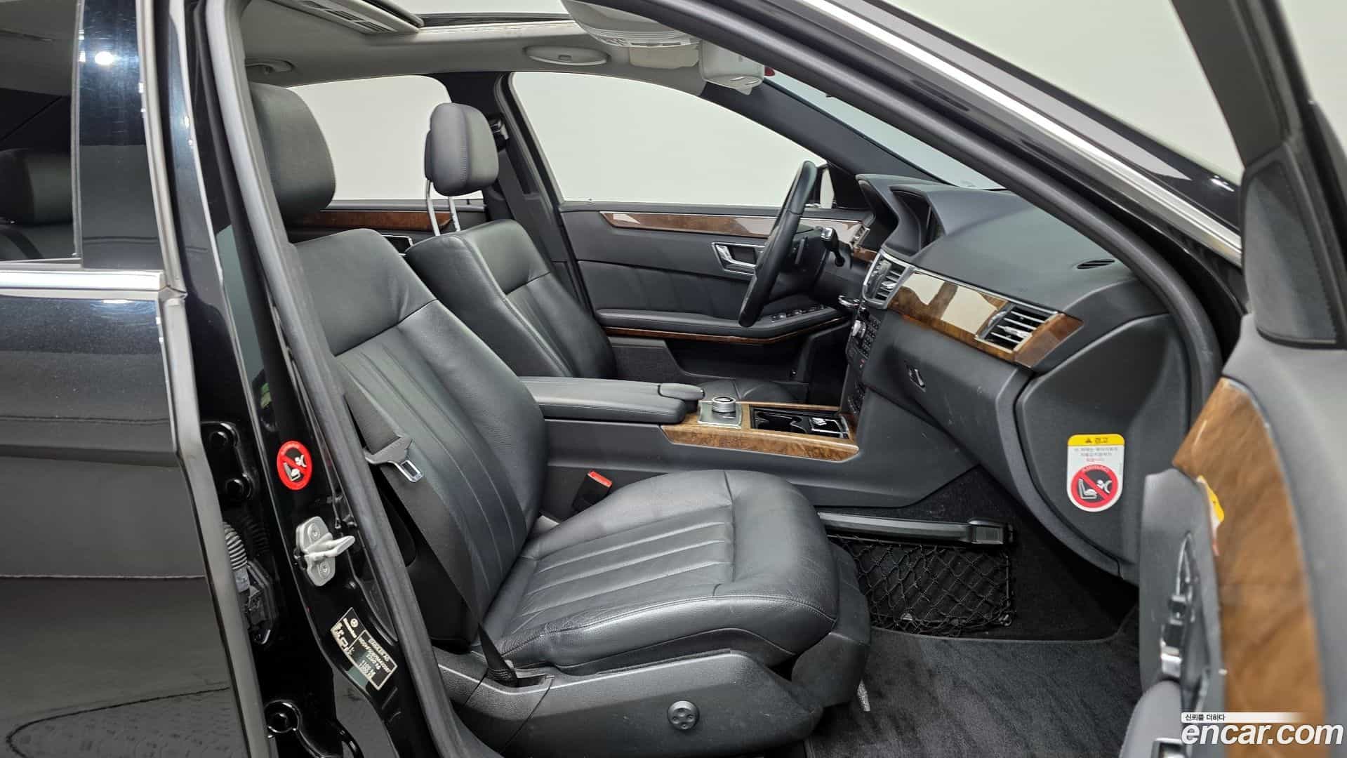 E-Class Mercedes-Benz 2011.3-INNER-010