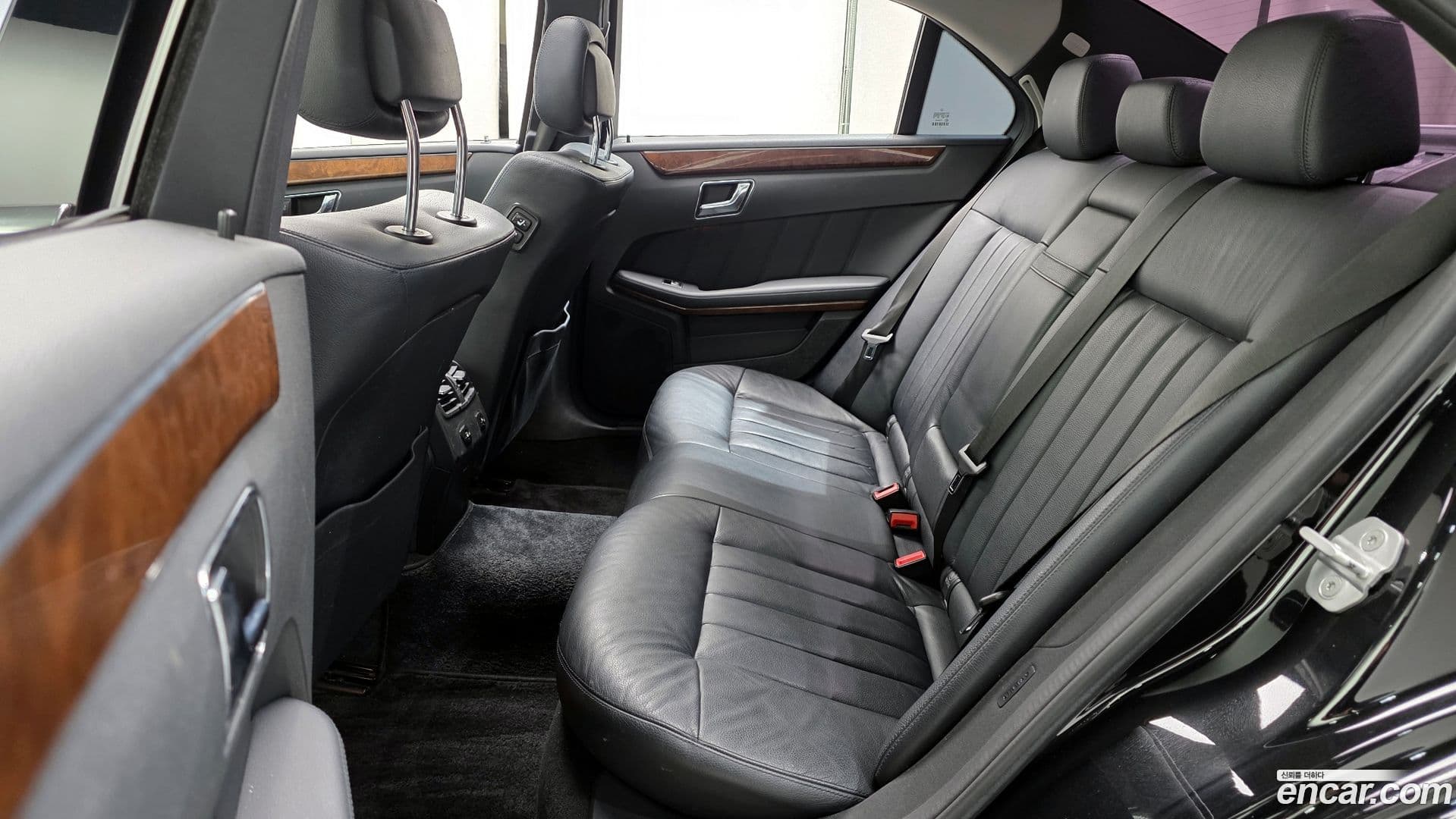 Main__Slider__Photo:E-Class Mercedes-Benz 2011.3-11