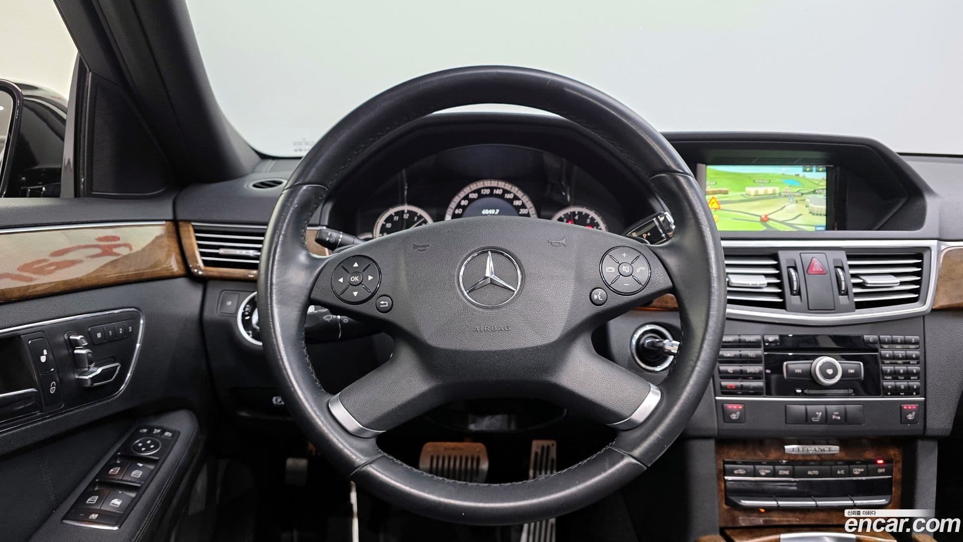 Main__Slider__Photo:E-Class Mercedes-Benz 2011.3-12
