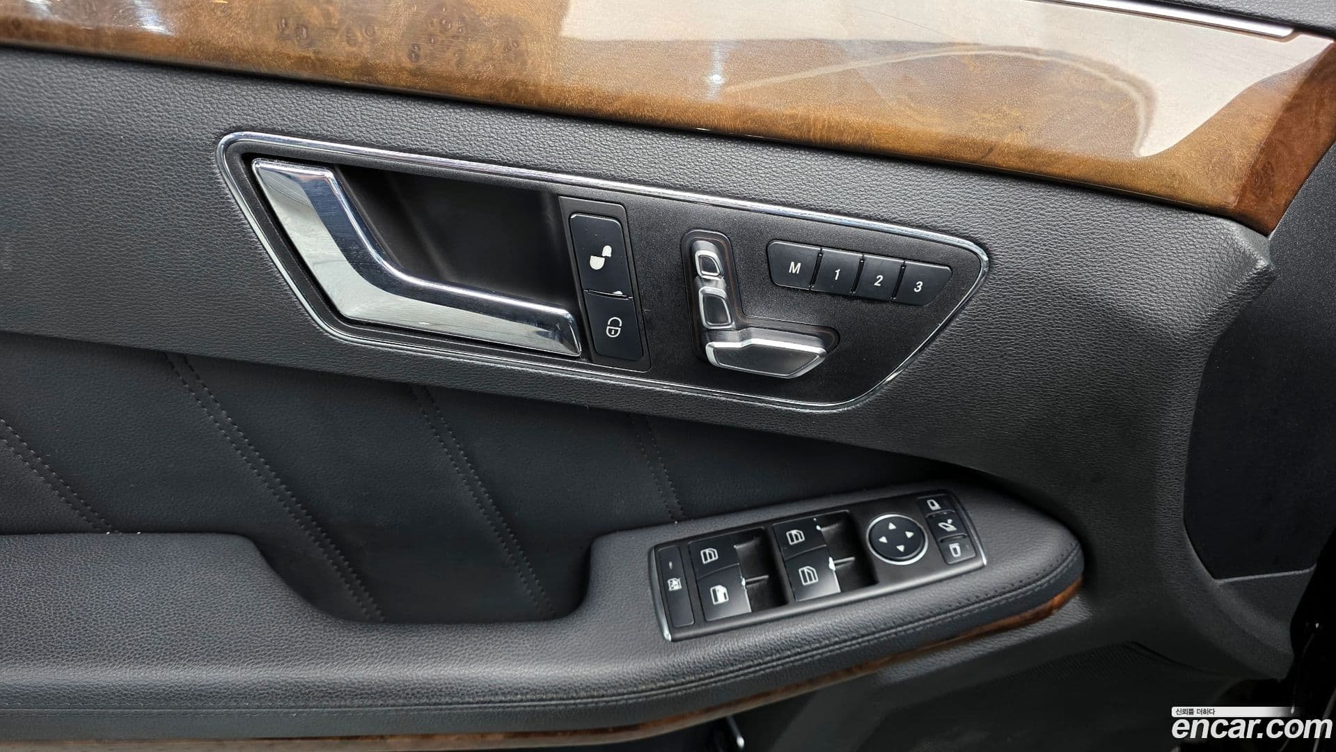 Main__Slider__Photo:E-Class Mercedes-Benz 2011.3-17