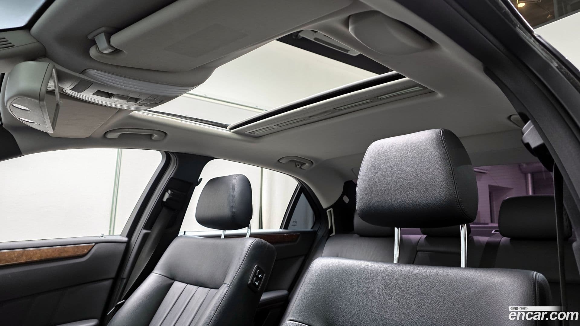 Main__Slider__Photo:E-Class Mercedes-Benz 2011.3-18