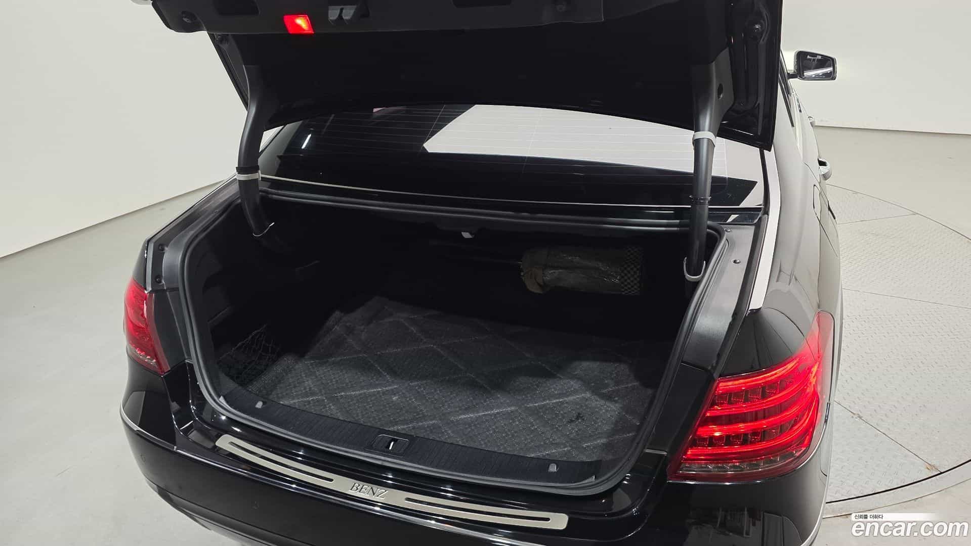 E-Class Mercedes-Benz 2011.3-OPTION-024