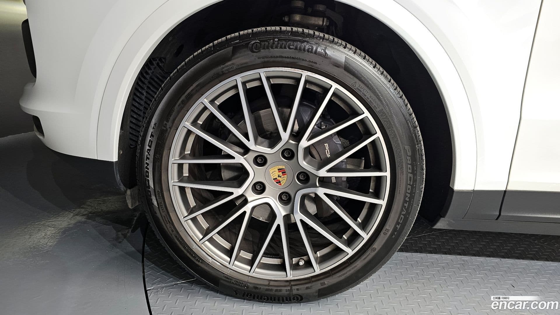 Main__Slider__Photo:Cayenne Porsche 2023.1-4