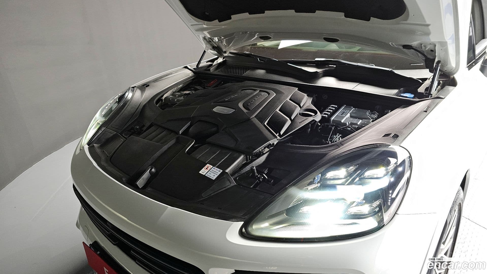 Main__Slider__Photo:Cayenne Porsche 2023.1-5