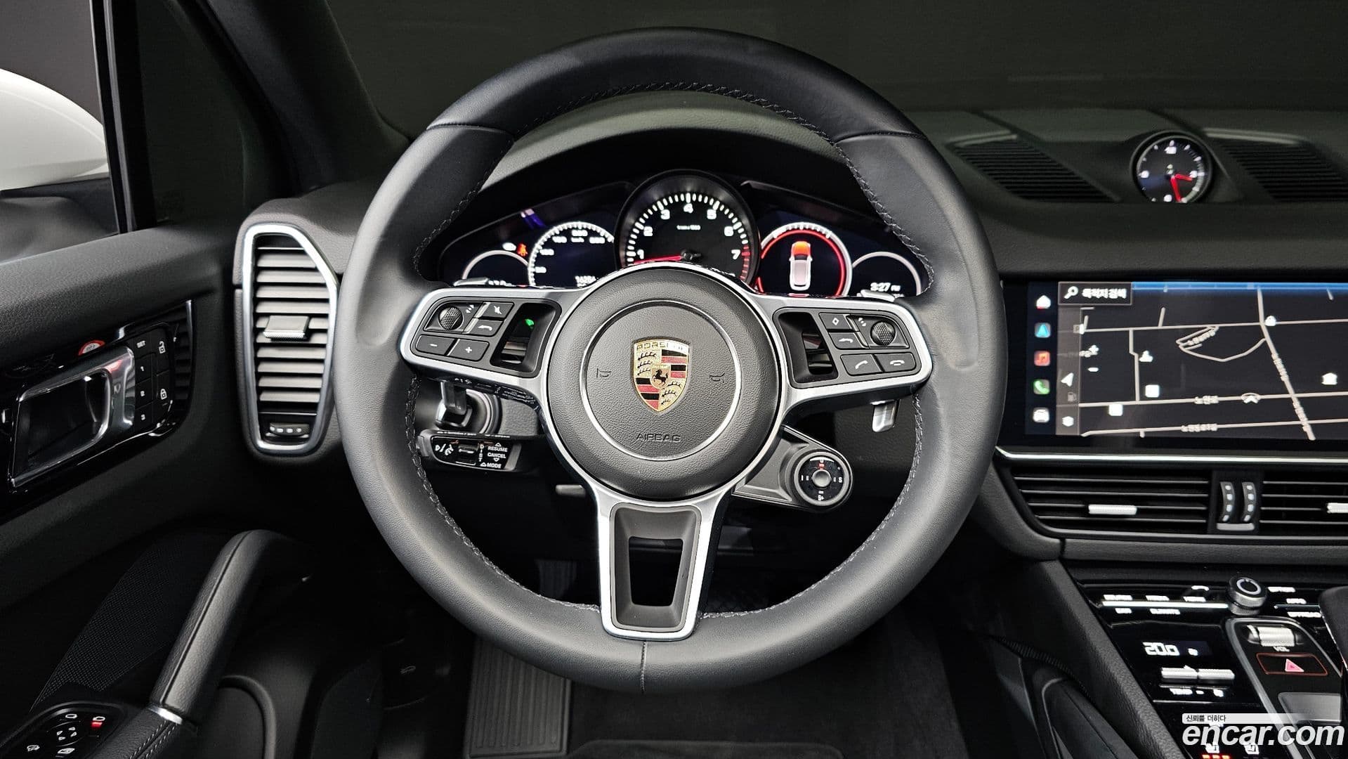 Main__Slider__Photo:Cayenne Porsche 2023.1-12