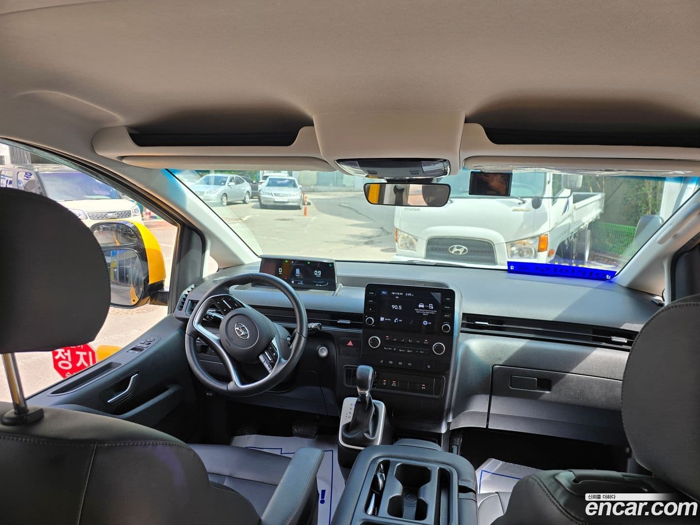 Main__Slider__Photo:Staria Hyundai 2023.9-6