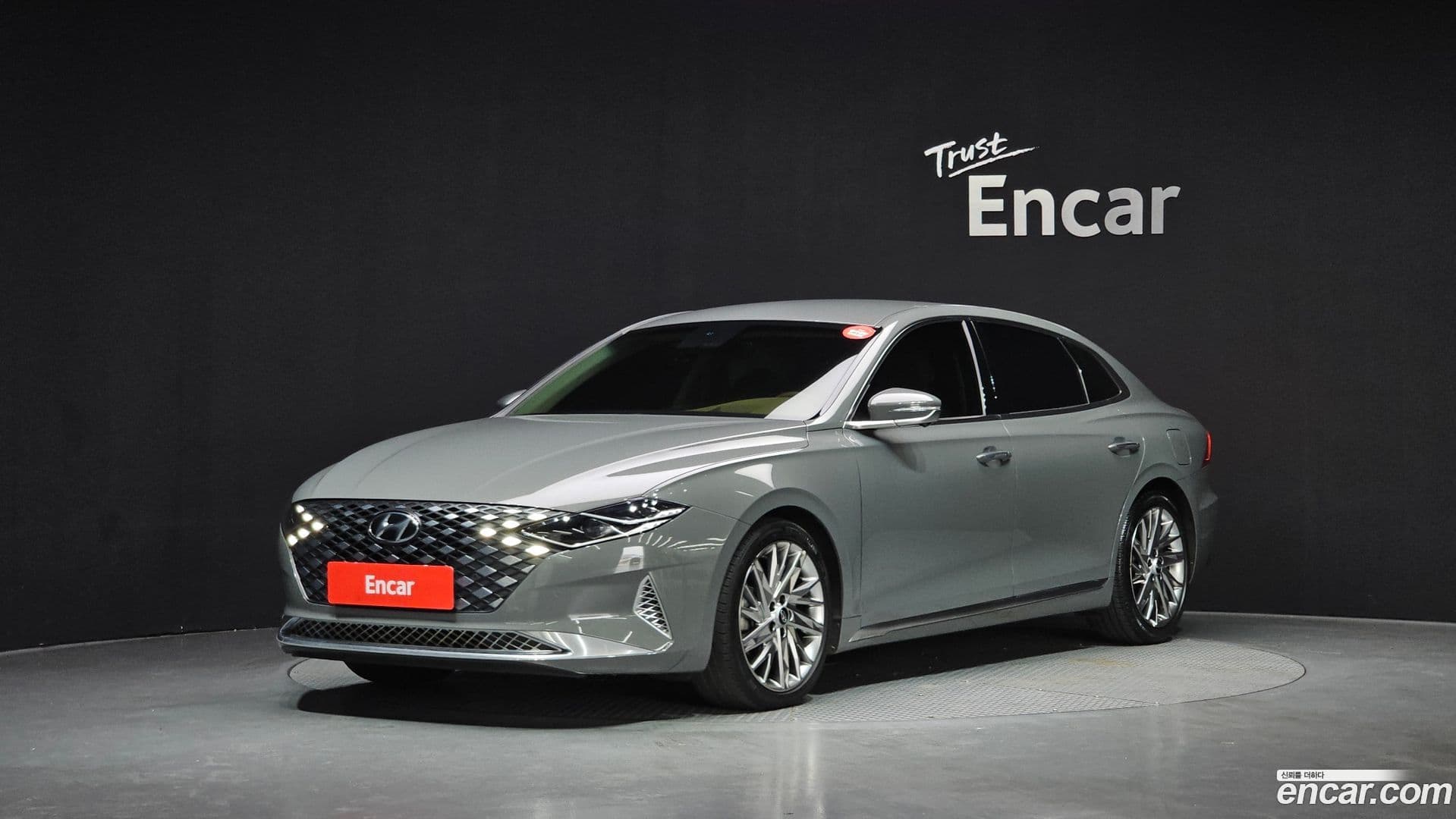 Main__Slider__Photo:Grandeur Hyundai 2022.6-0