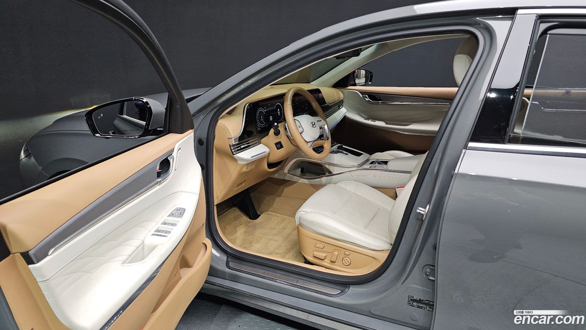 Main__Slider__Photo:Grandeur Hyundai 2022.6-9