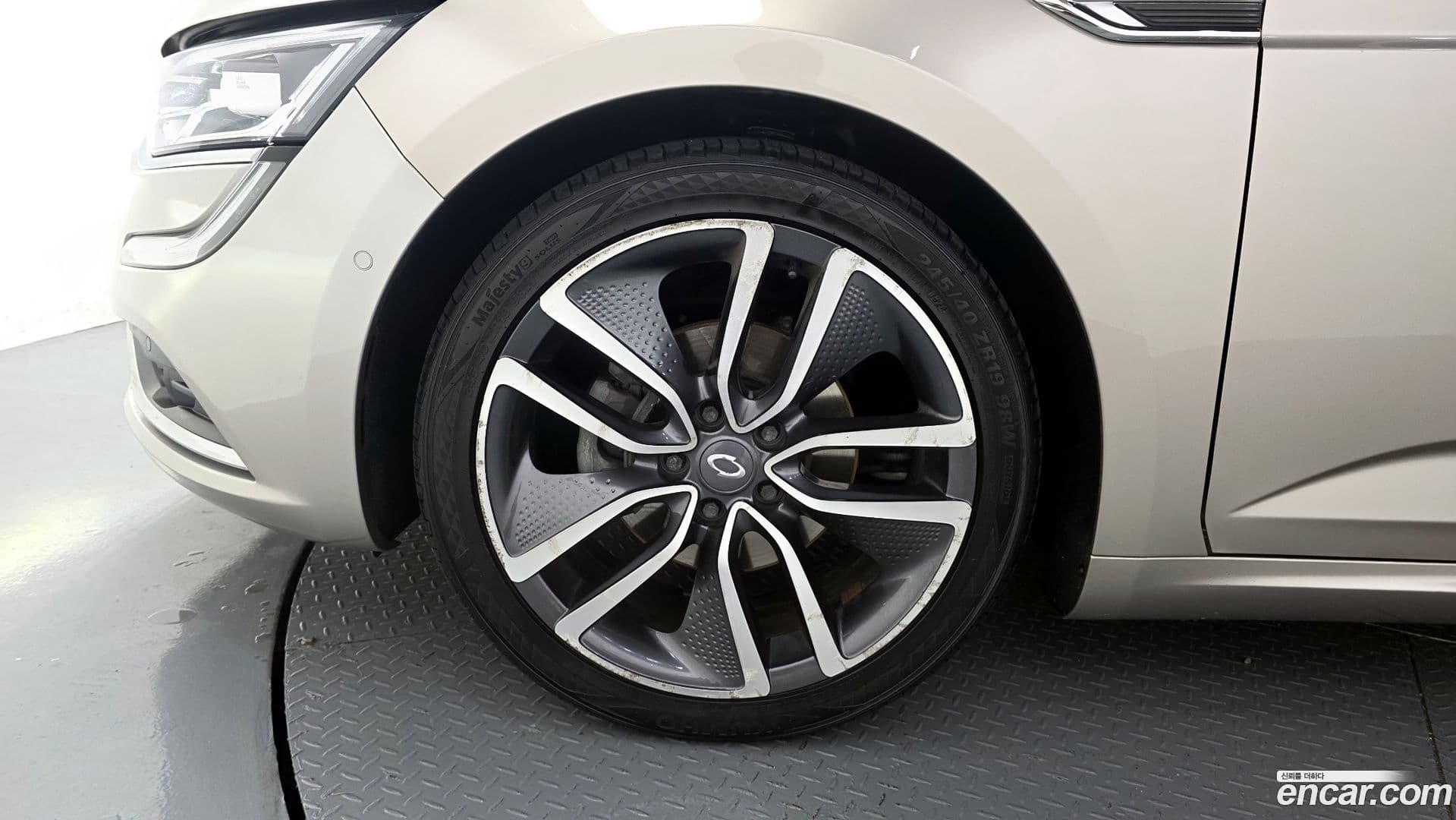 Main__Slider__Photo:SM6 Renault-KoreaSamsung 2016.9-4