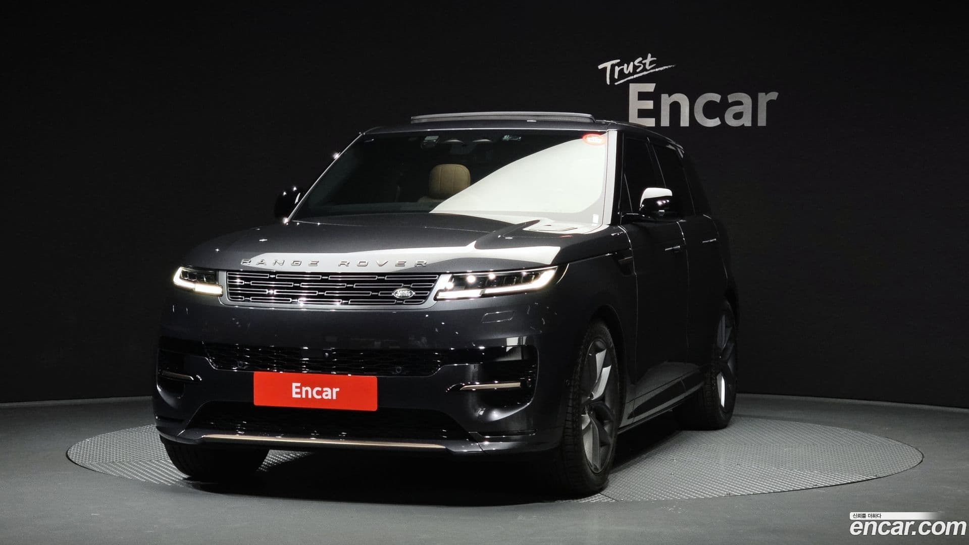 Main__Slider__Photo:Range Rover Sport Land Rover 2025.3-0