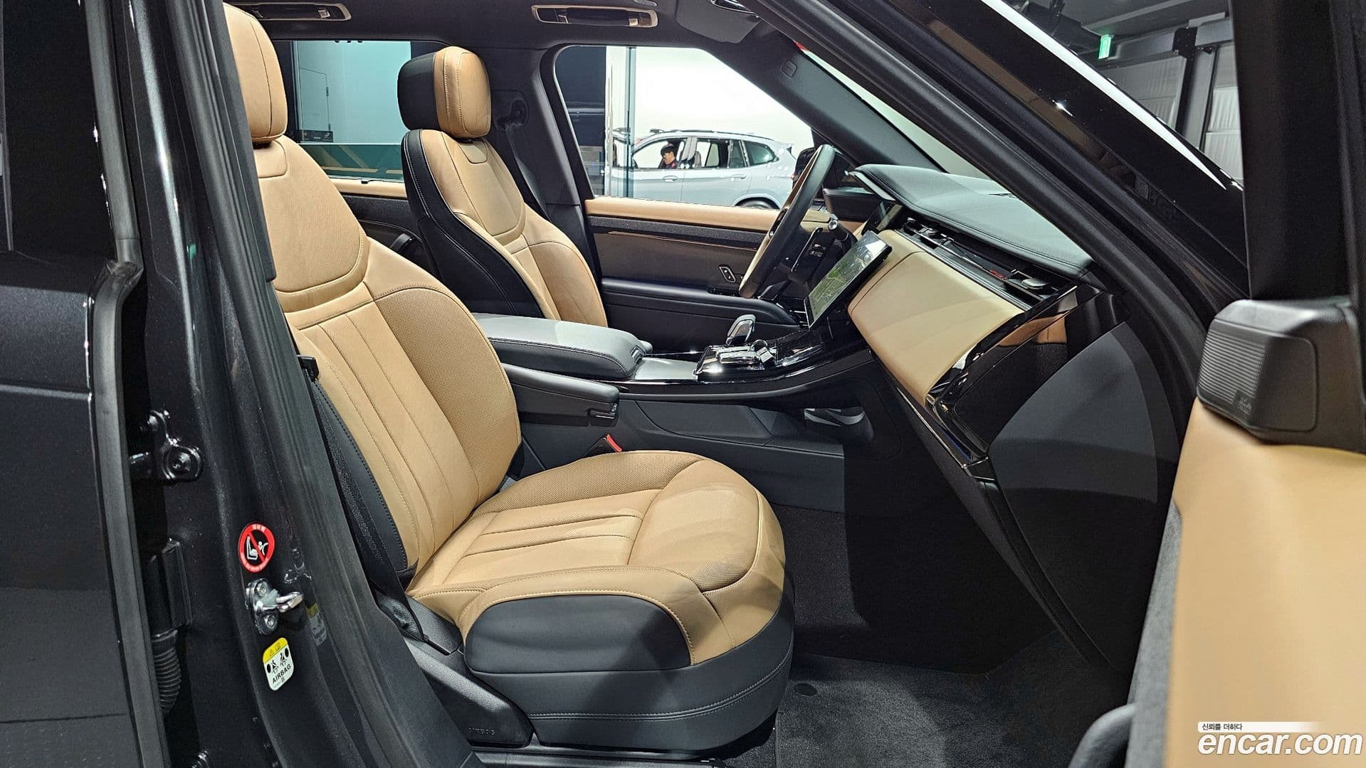 Main__Slider__Photo:Range Rover Sport Land Rover 2025.3-9