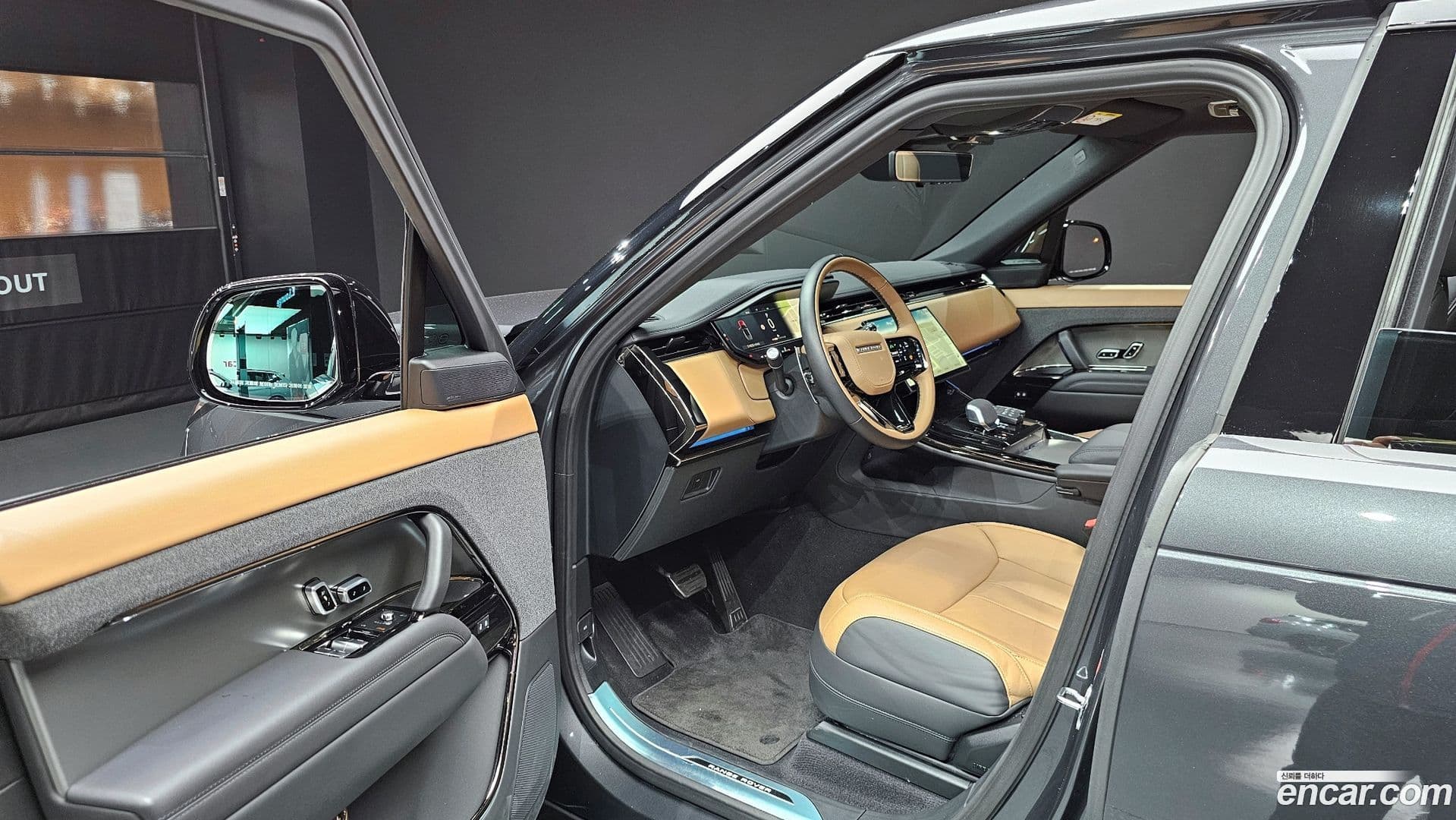 Main__Slider__Photo:Range Rover Sport Land Rover 2025.3-10