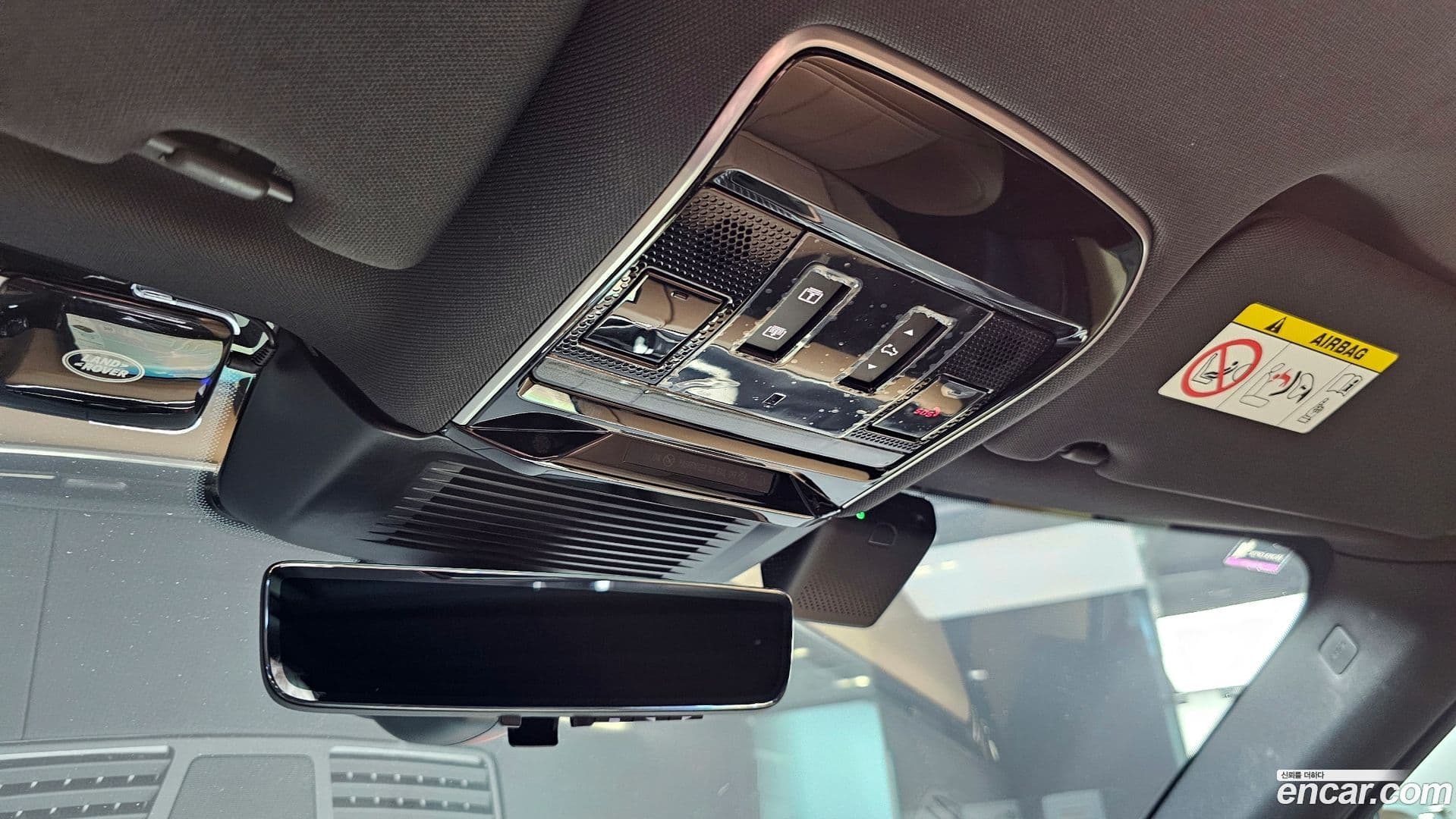 Main__Slider__Photo:Range Rover Sport Land Rover 2025.3-15