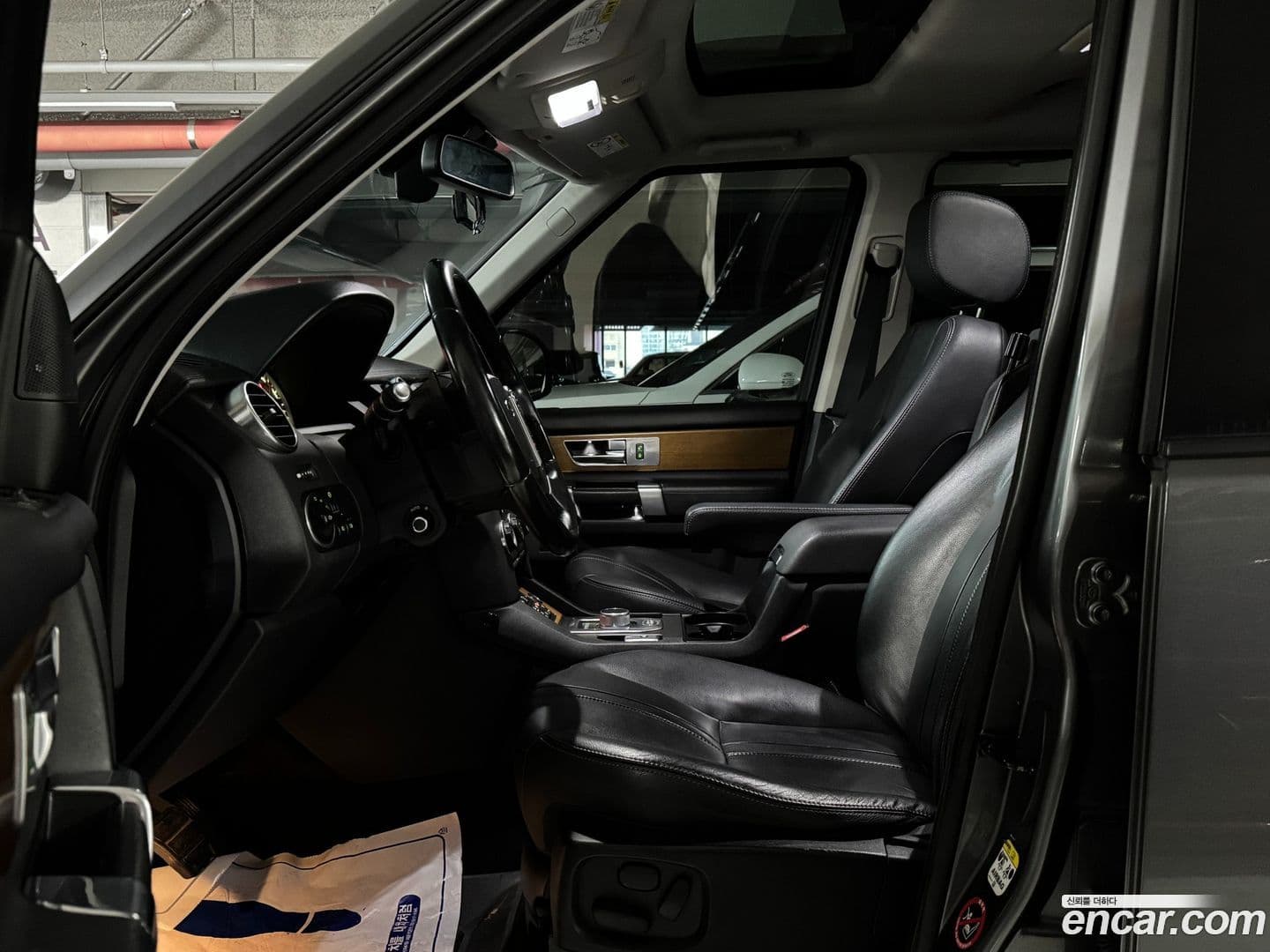 Main__Slider__Photo:Discovery Land Rover 2016.11-9