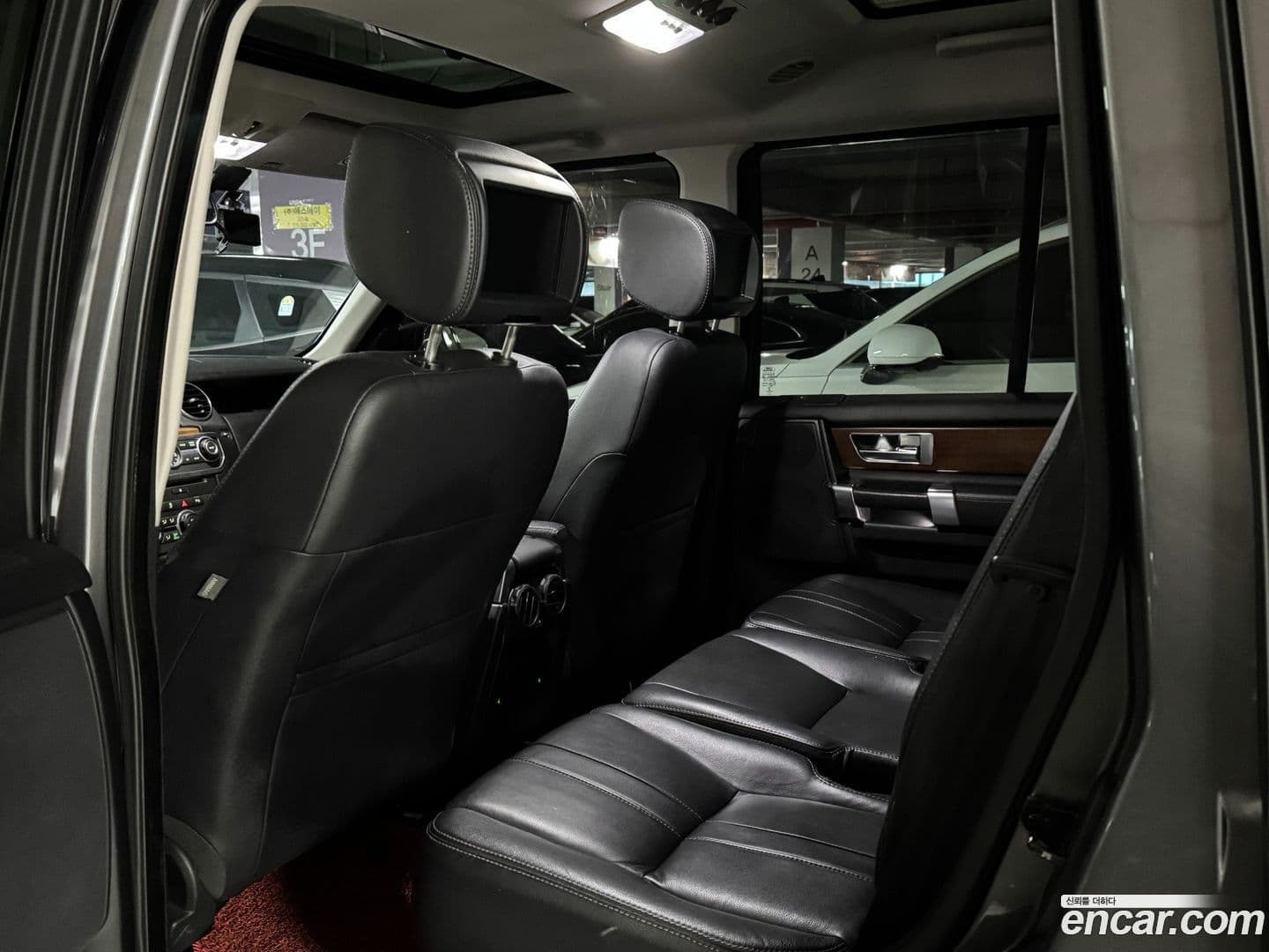 Main__Slider__Photo:Discovery Land Rover 2016.11-10