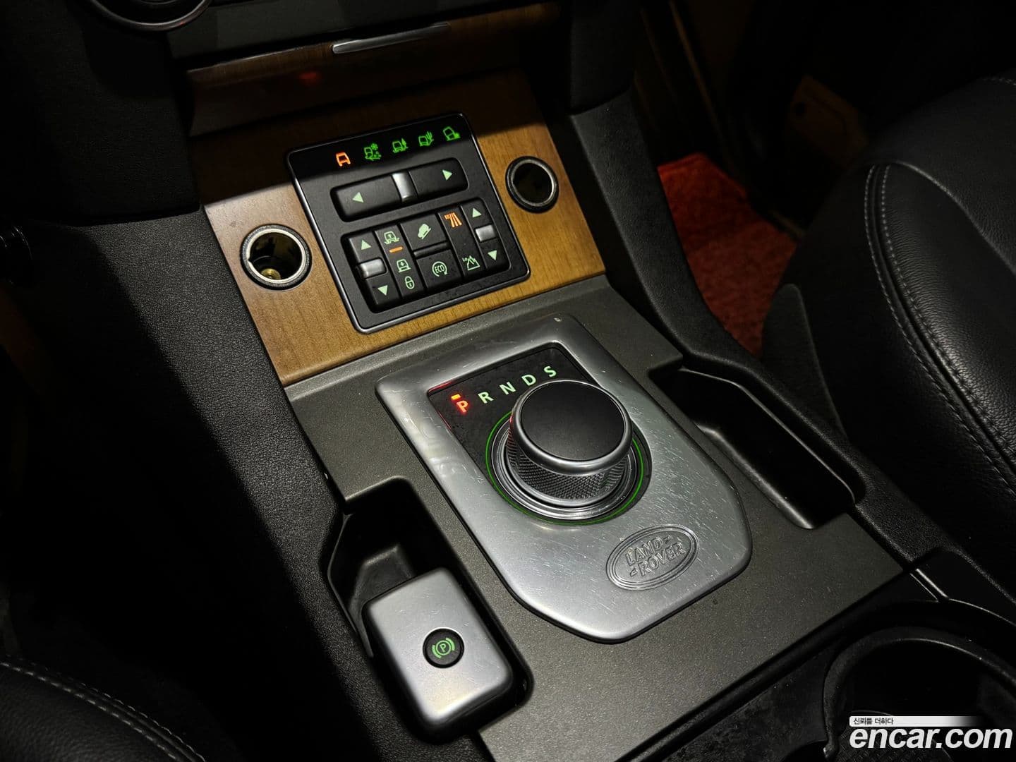 Main__Slider__Photo:Discovery Land Rover 2016.11-16