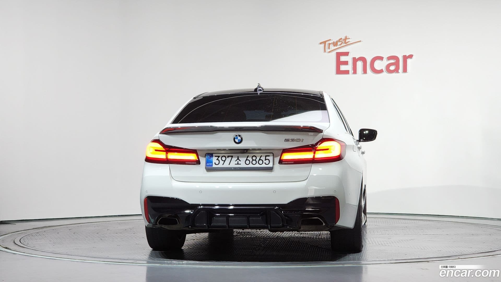 Main__Slider__Photo:5-Series BMW 2017.2-3