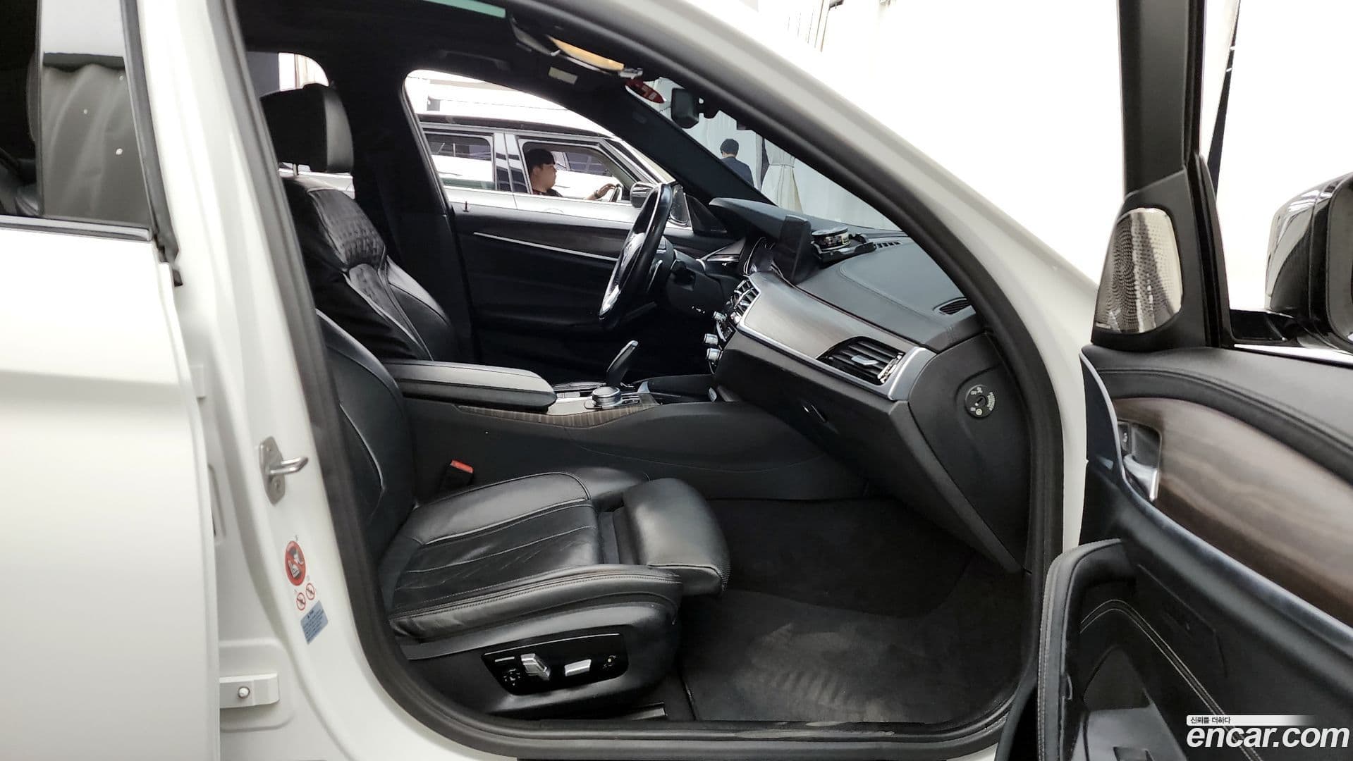 Main__Slider__Photo:5-Series BMW 2017.2-10