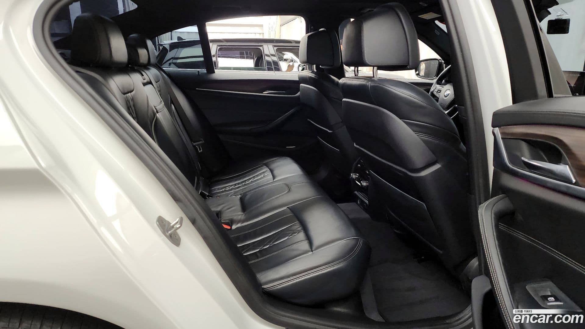 Main__Slider__Photo:5-Series BMW 2017.2-11