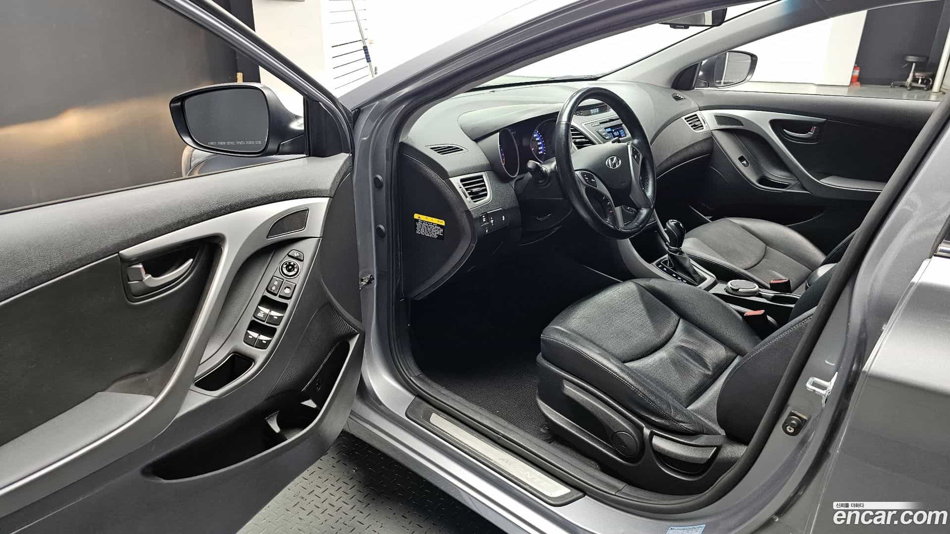 AVANTE Hyundai 2015.3-INNER-010