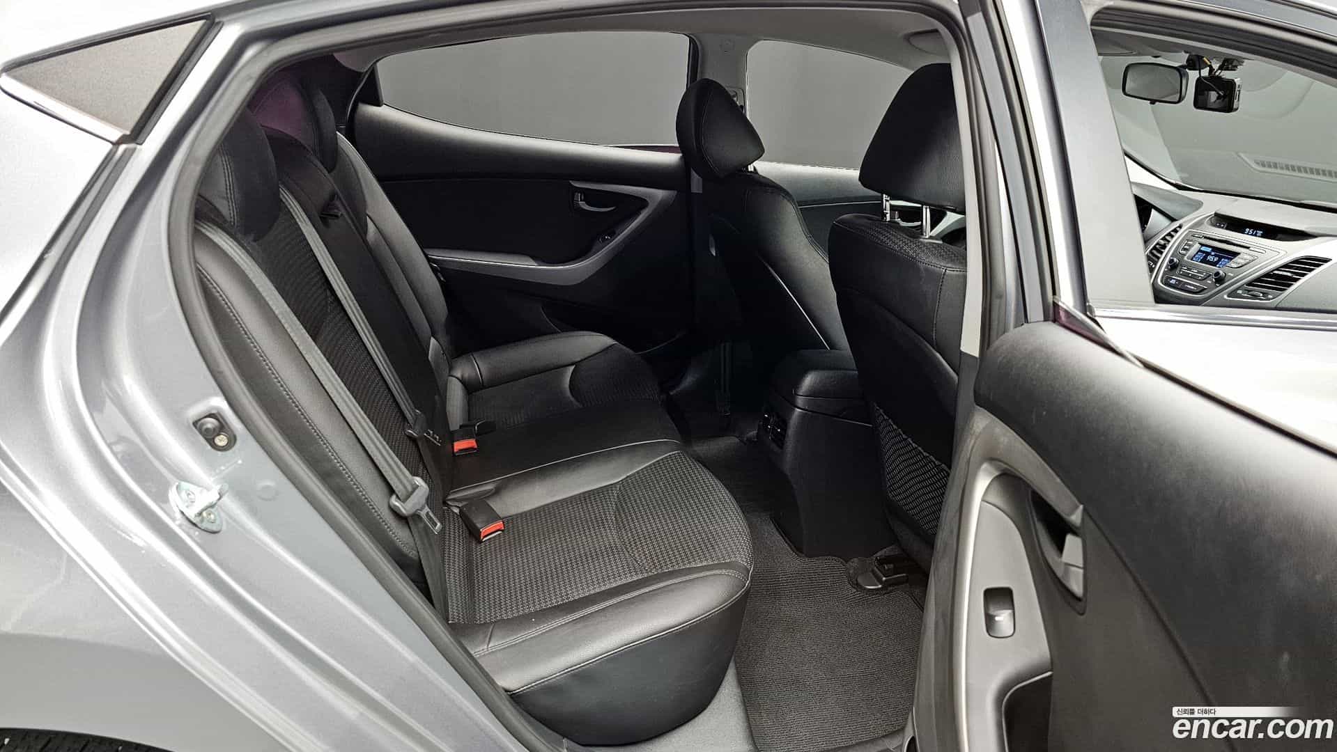 AVANTE Hyundai 2015.3-OPTION-016