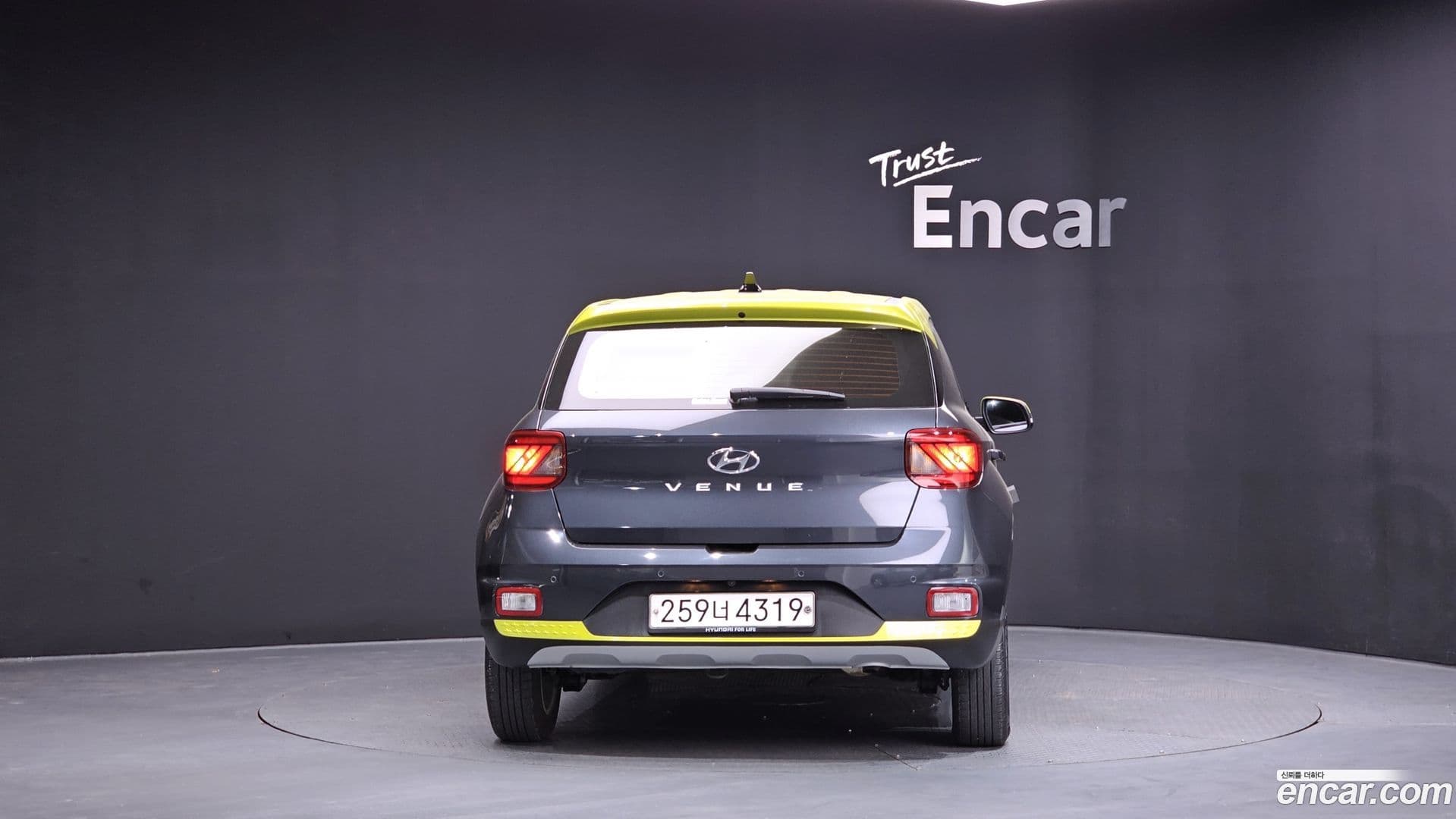 Main__Slider__Photo:Venue Hyundai 2020.3-3