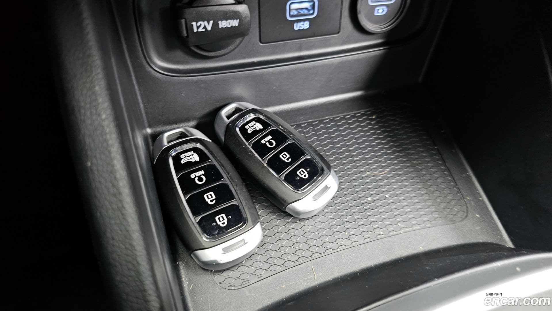 Main__Slider__Photo:Venue Hyundai 2020.3-18