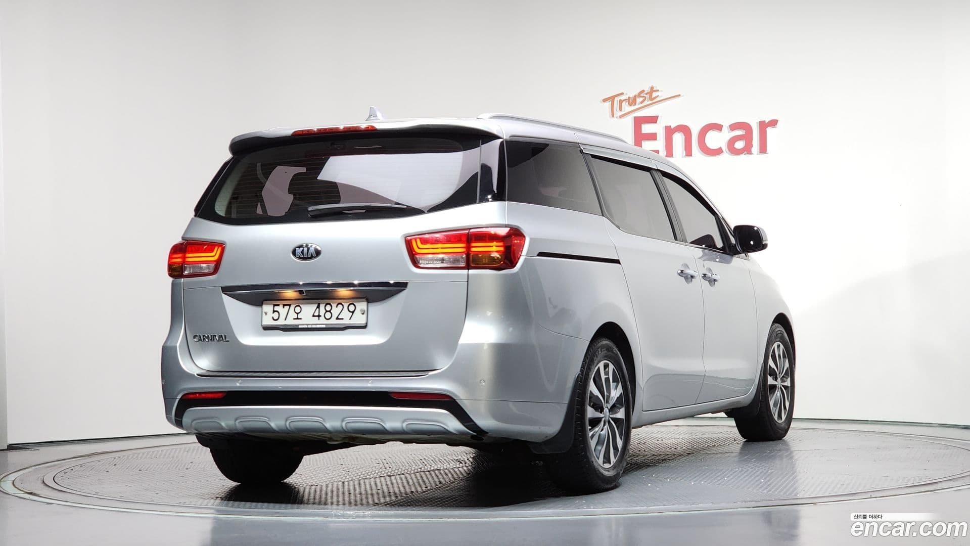 Main__Slider__Photo:Canival Kia 2015.6-1