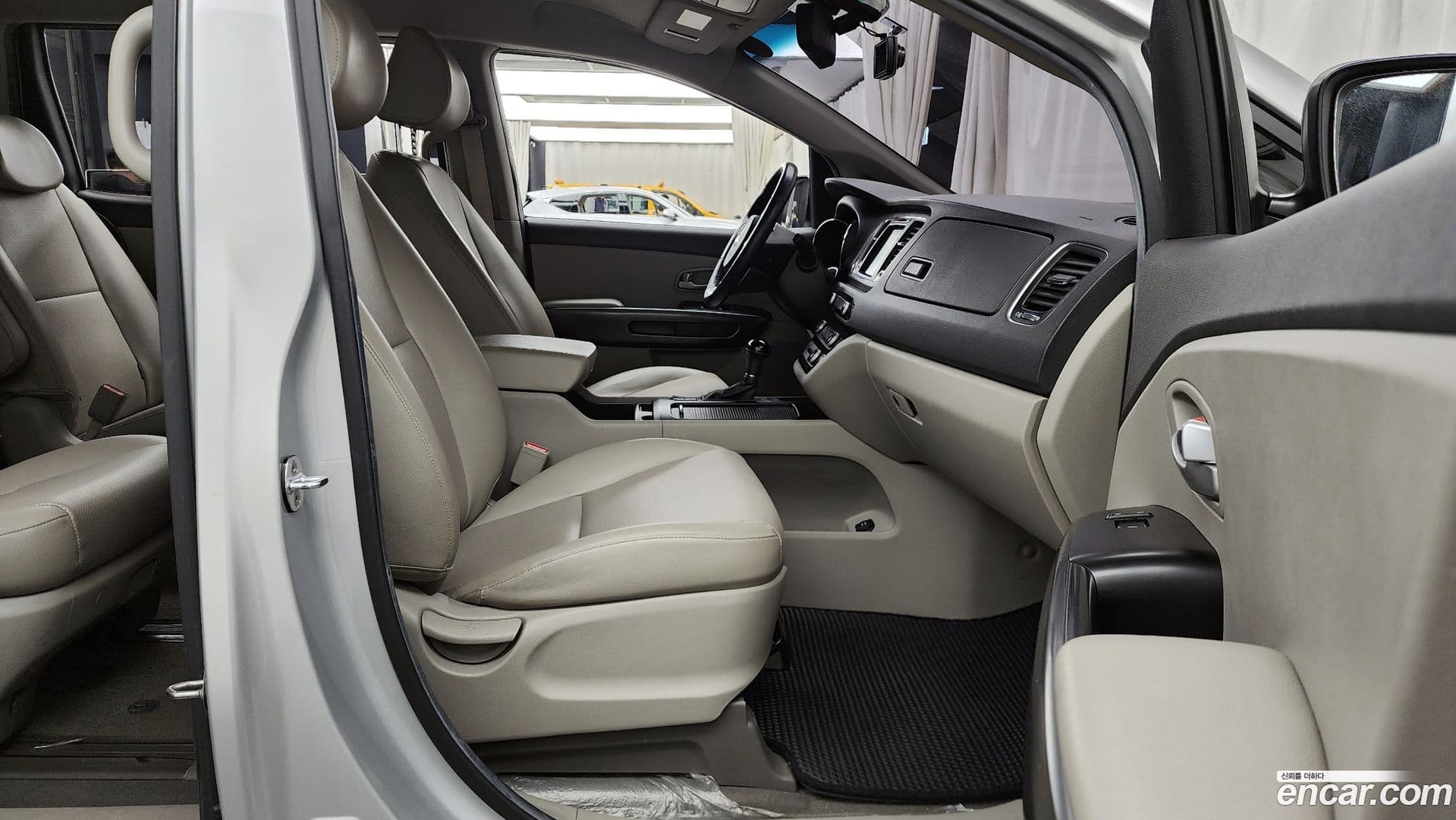 Main__Slider__Photo:Canival Kia 2015.6-10