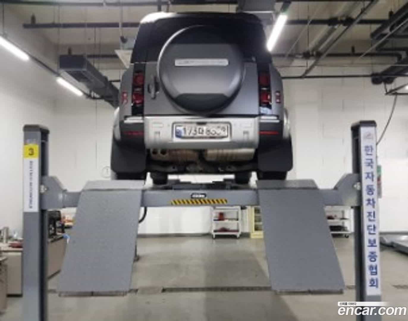 Defender Land Rover 2020.10-OUTER-002