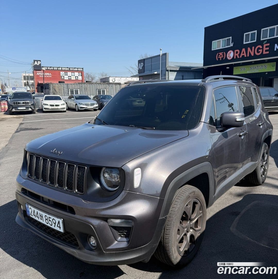 Main__Slider__Photo:Renegade Jeep 2021.6-1