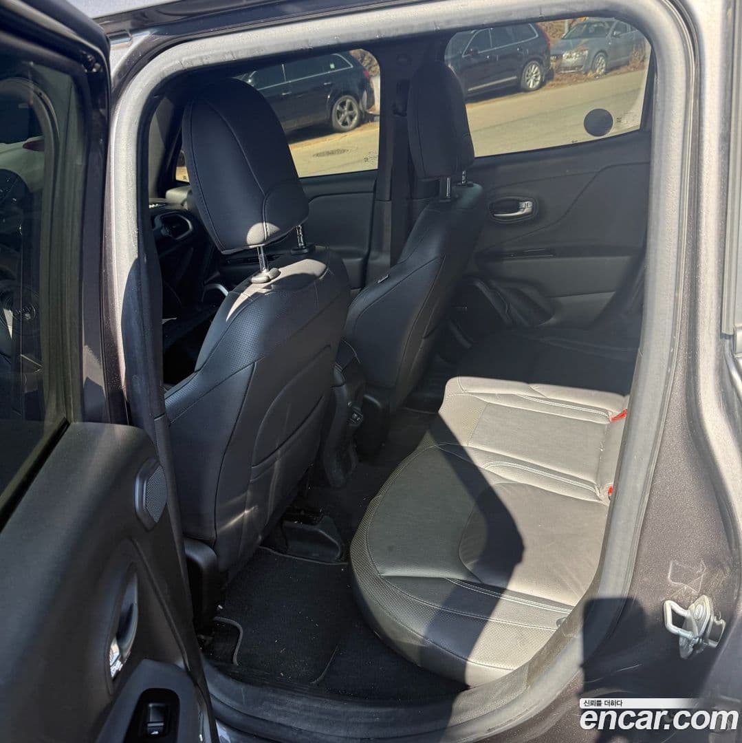 Main__Slider__Photo:Renegade Jeep 2021.6-4