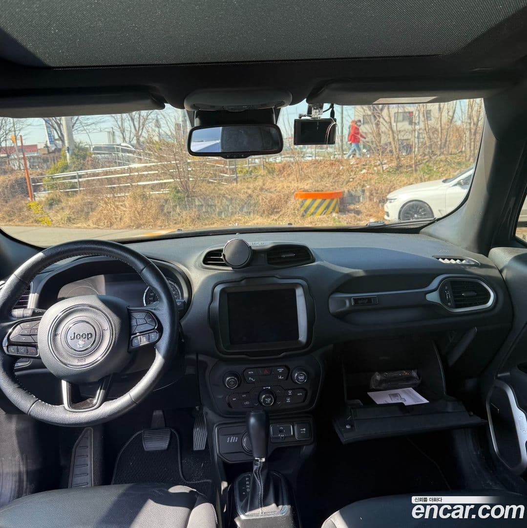 Main__Slider__Photo:Renegade Jeep 2021.6-6