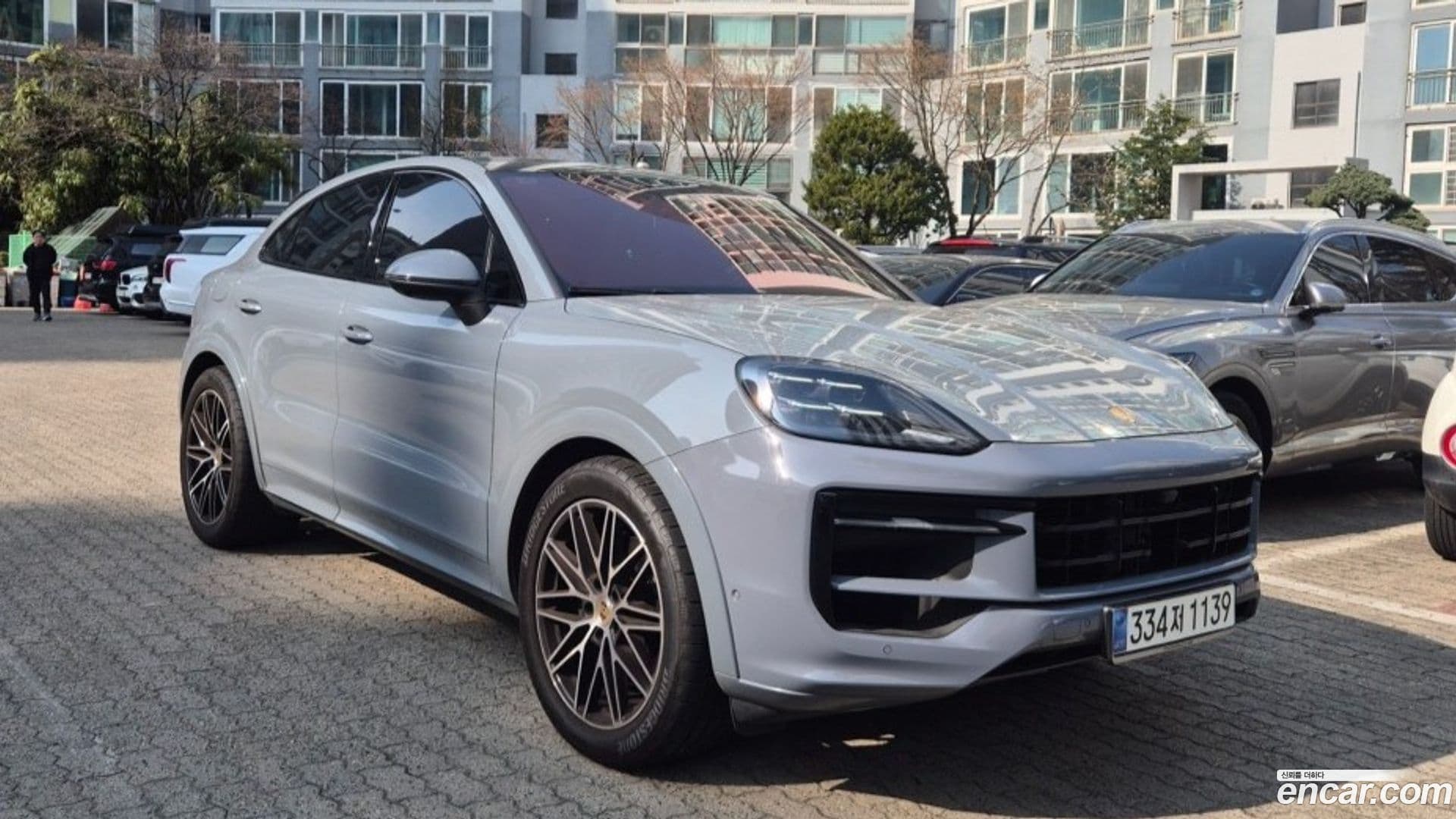 Main__Slider__Photo:Cayenne Porsche 2024.1-0